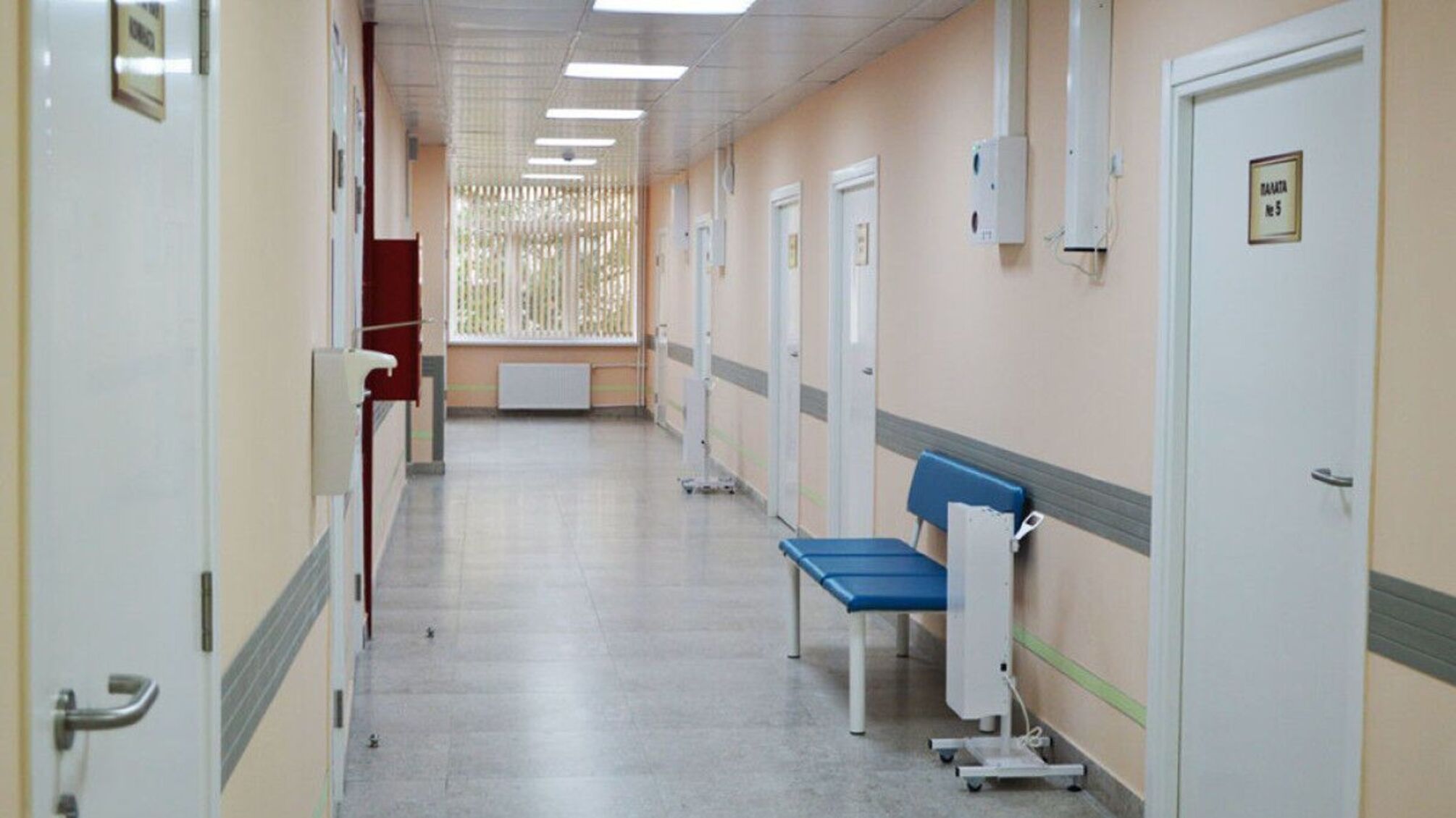 У Києві проводять термінову евакуацію двох лікарень через імовірний удар рф