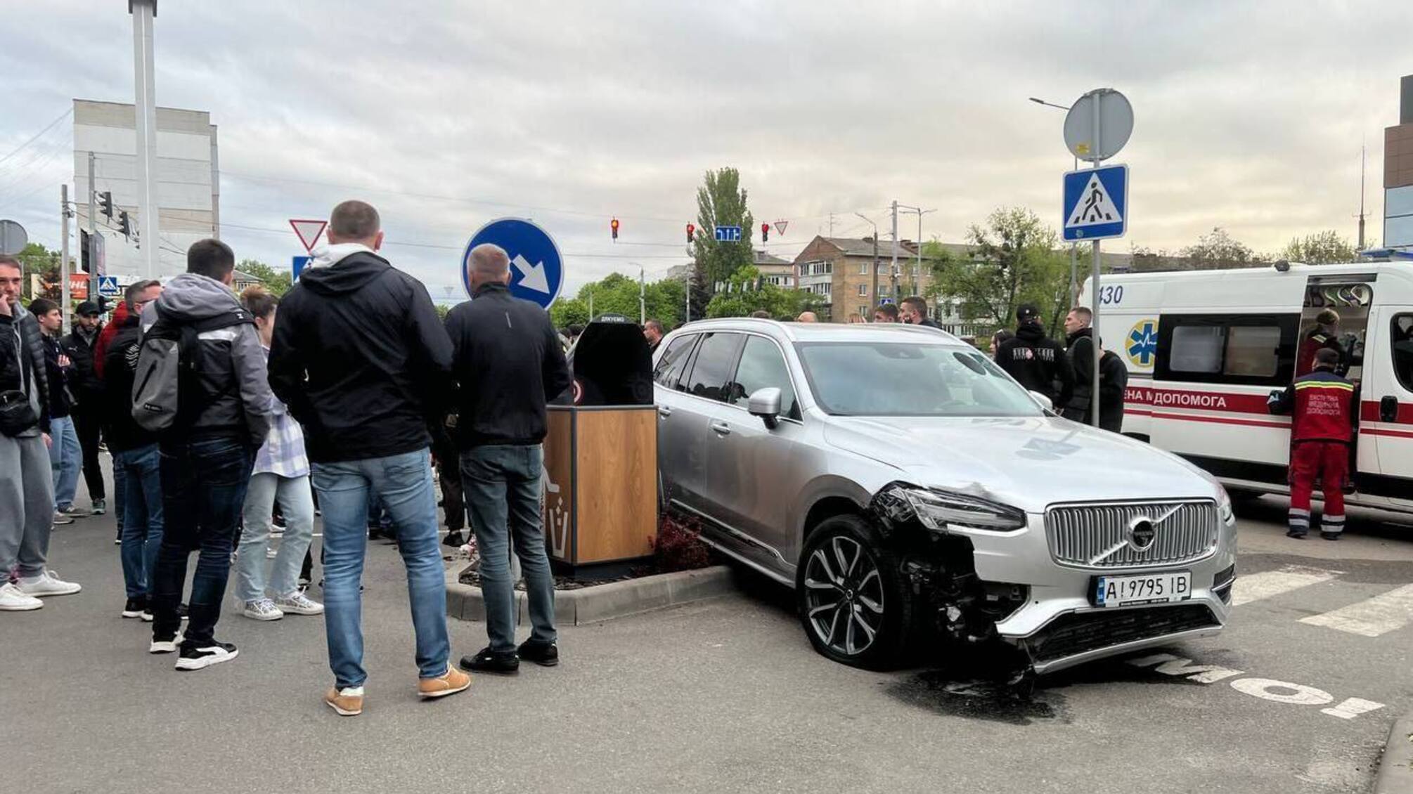 Пьяный председатель Броварской РВА Майбоженко сбил людей на пешеходном переходе (видео)