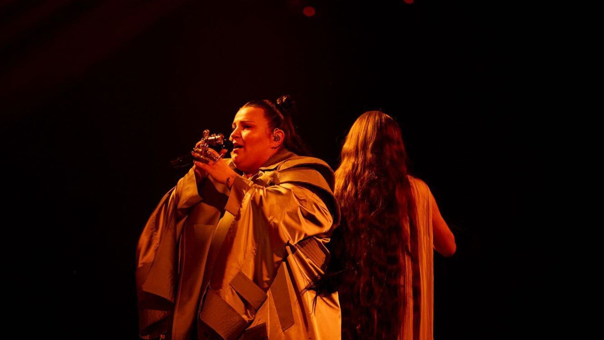 Виконавиці на сцені