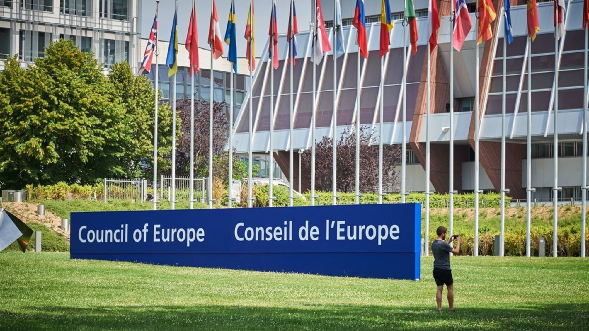 Україна відмовляється від права на майно через воєнний стан