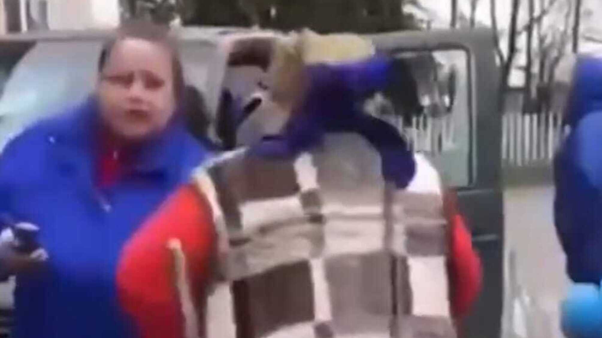 В Хмельницкой области женщина совершила мелкое хулиганство в отношении автомобиля военных