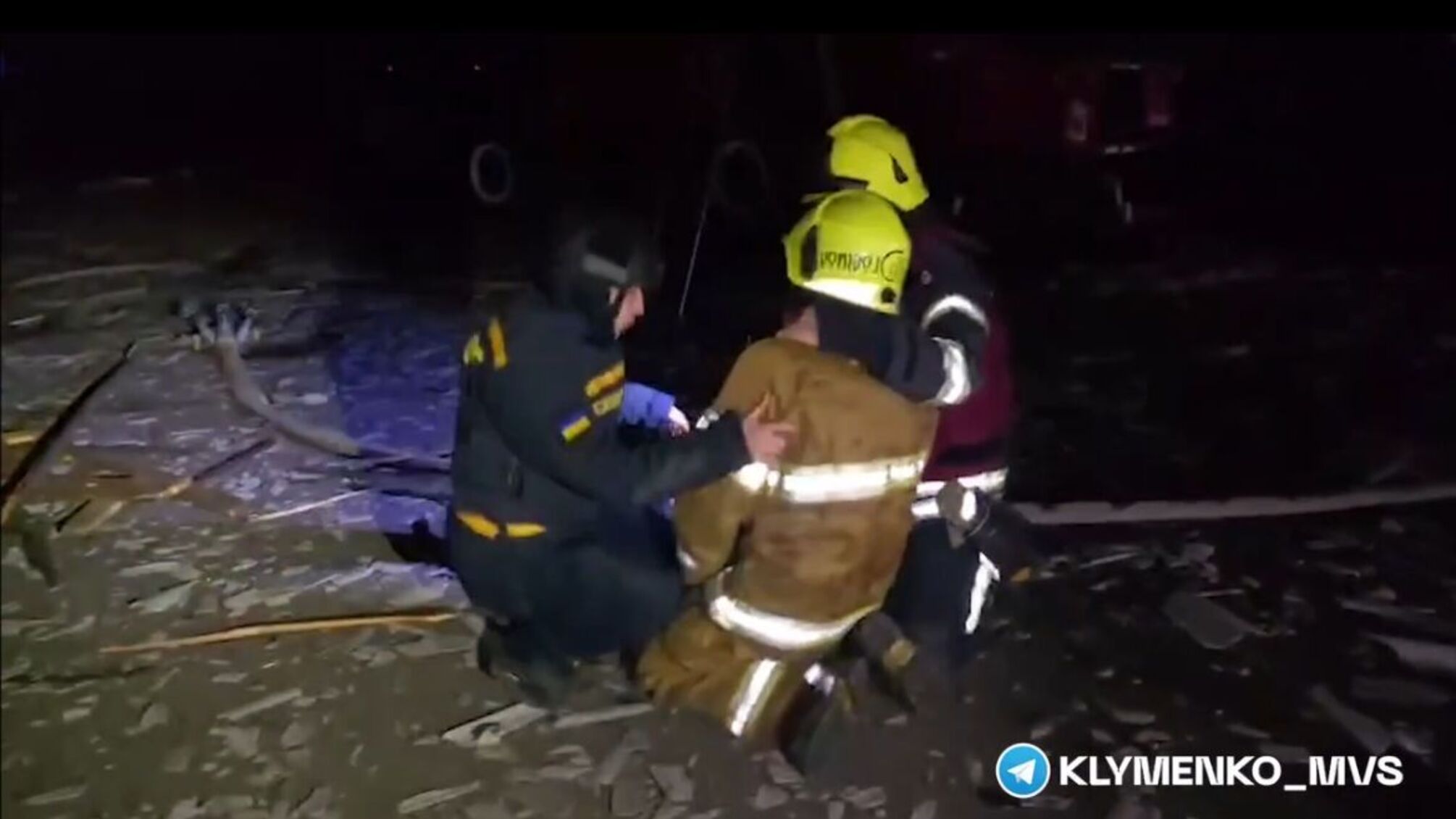 В Харькове россияне попали в спасателей ГСЧС – сын одного из них работал неподалеку (видео)