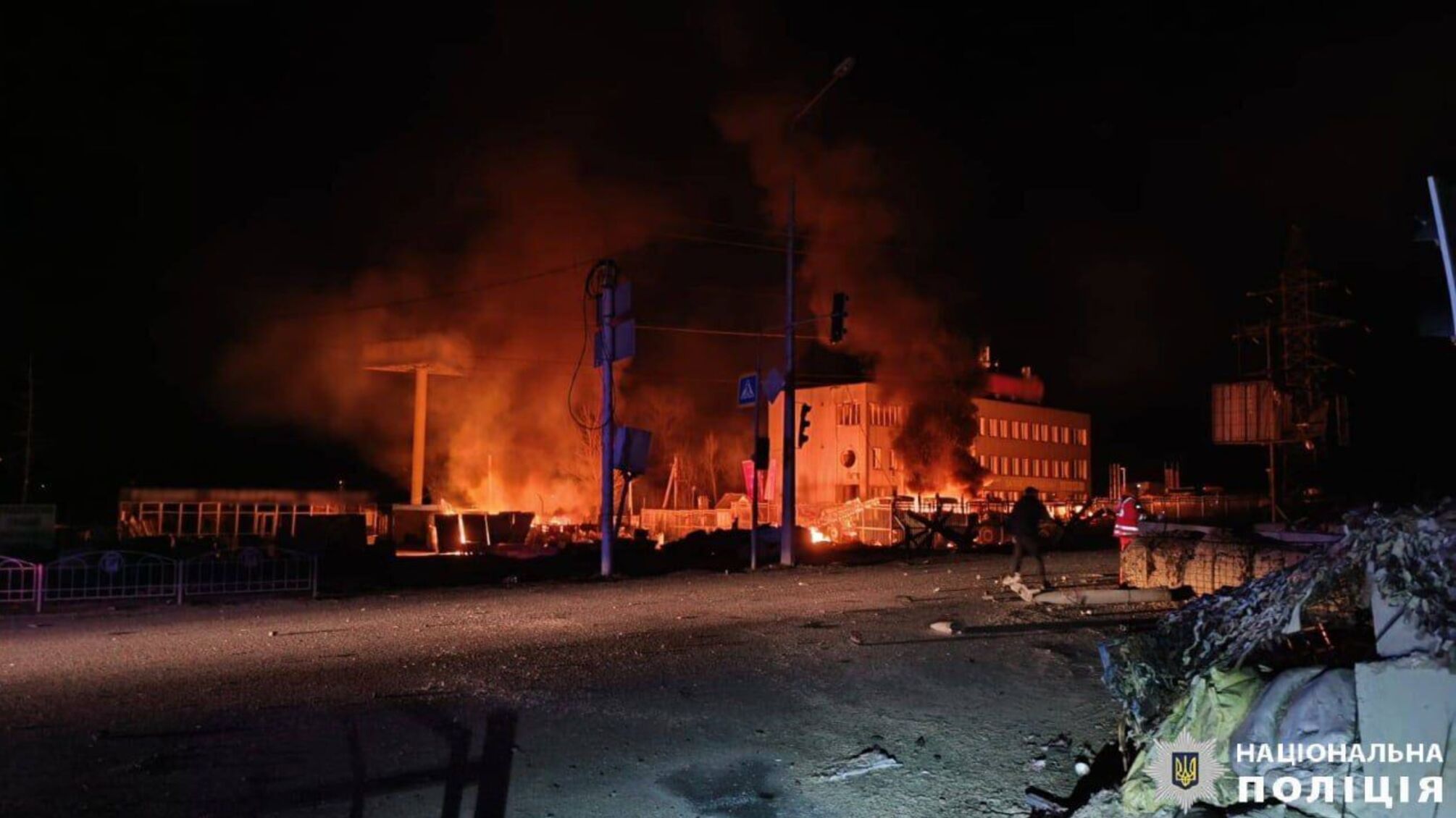 Ночная атака на Харьков: повреждено по меньшей мере 9 многоэтажек, есть погибшие