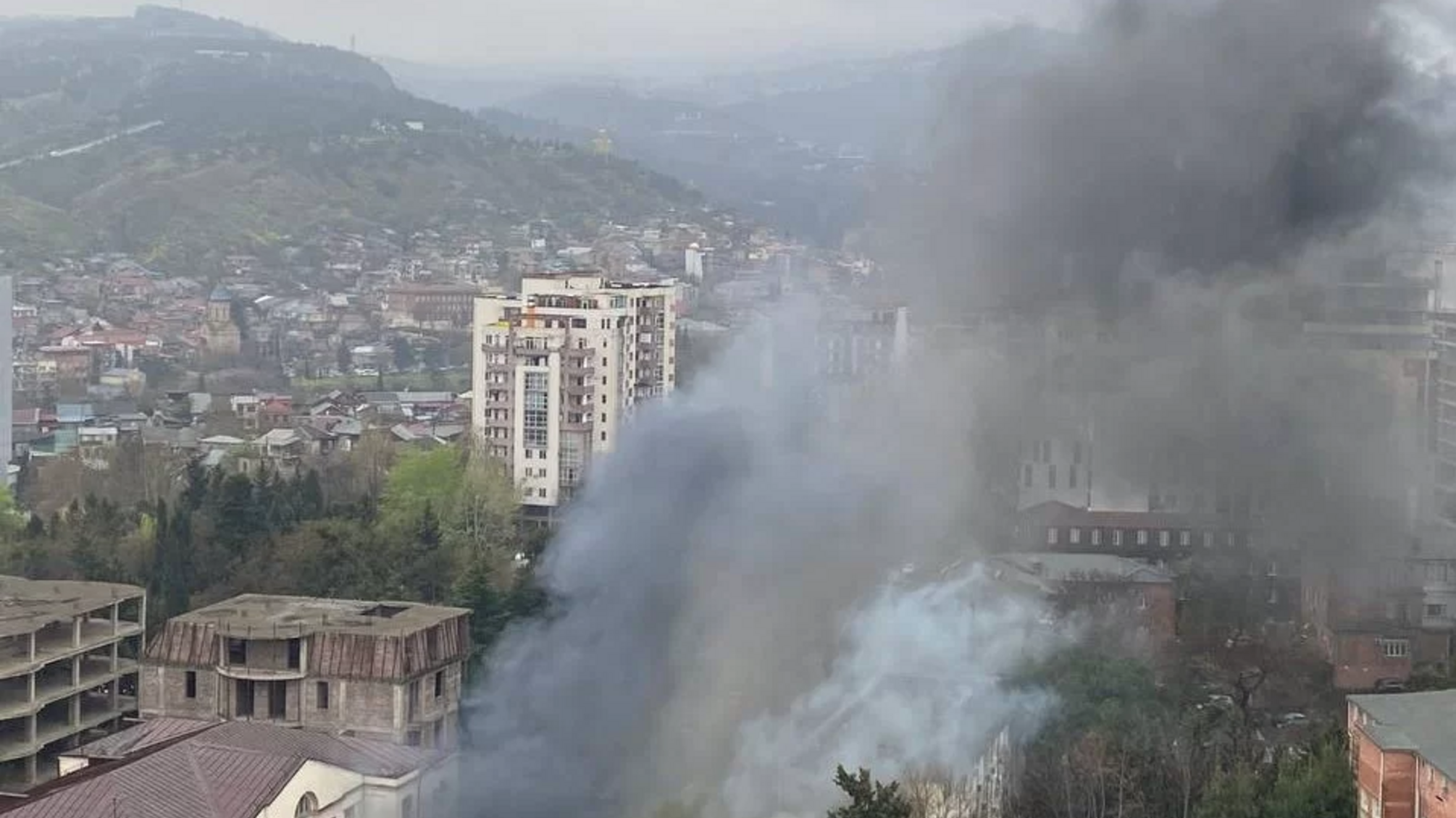 В Тбилиси на стрельбище оружейного магазина произошел взрыв: два человека погибли
