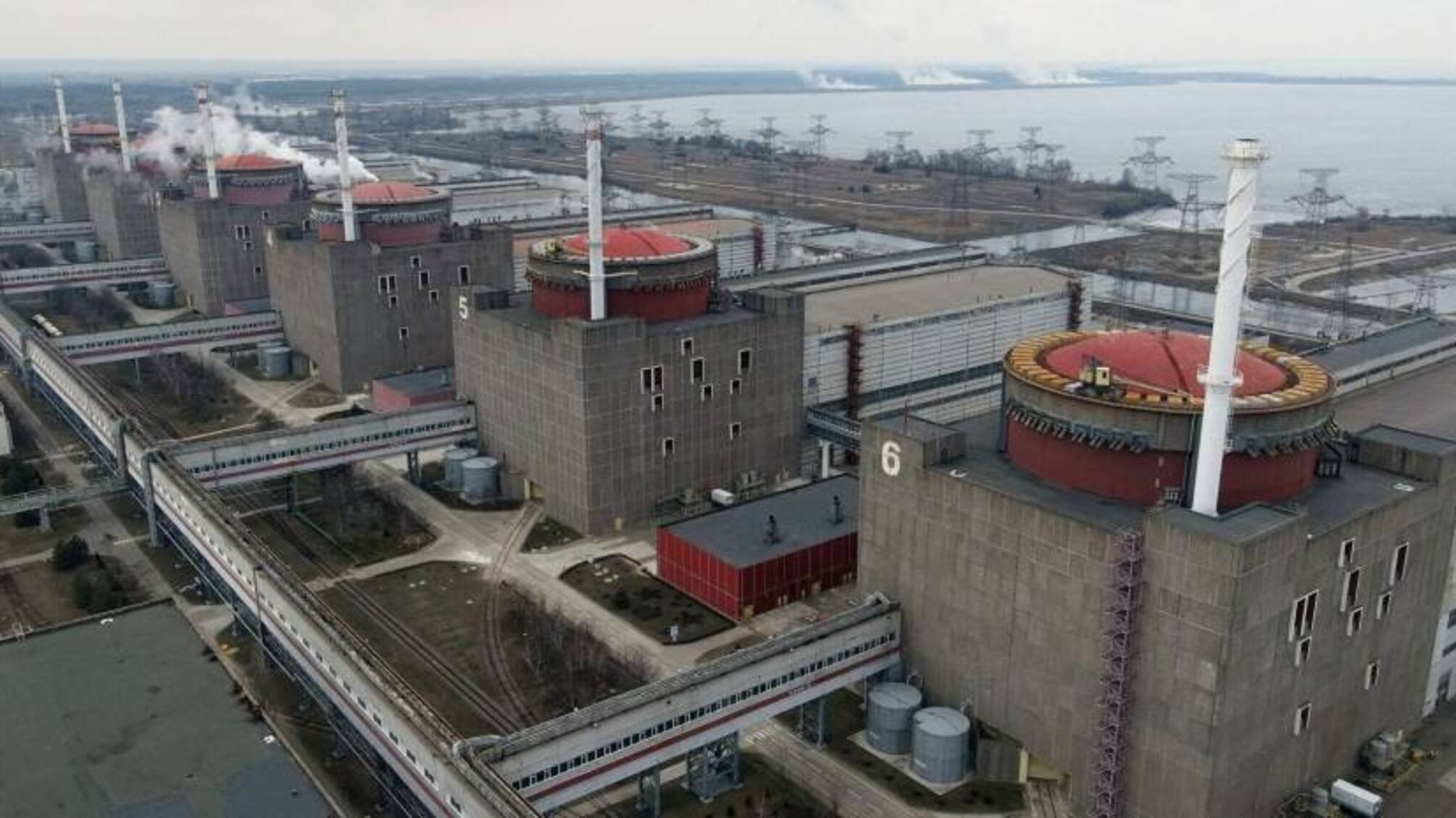 Запорожскую АЭС атаковали: МАГАТЭ призывает воздержаться от действий, угрожающих ядерной безопасности