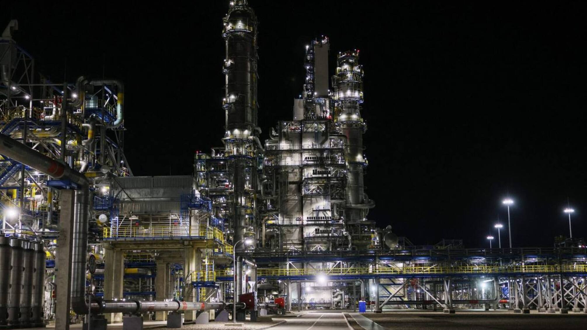 Дефіцит бензину в росії: новий удар у війні дронів нафтопереробних заводі