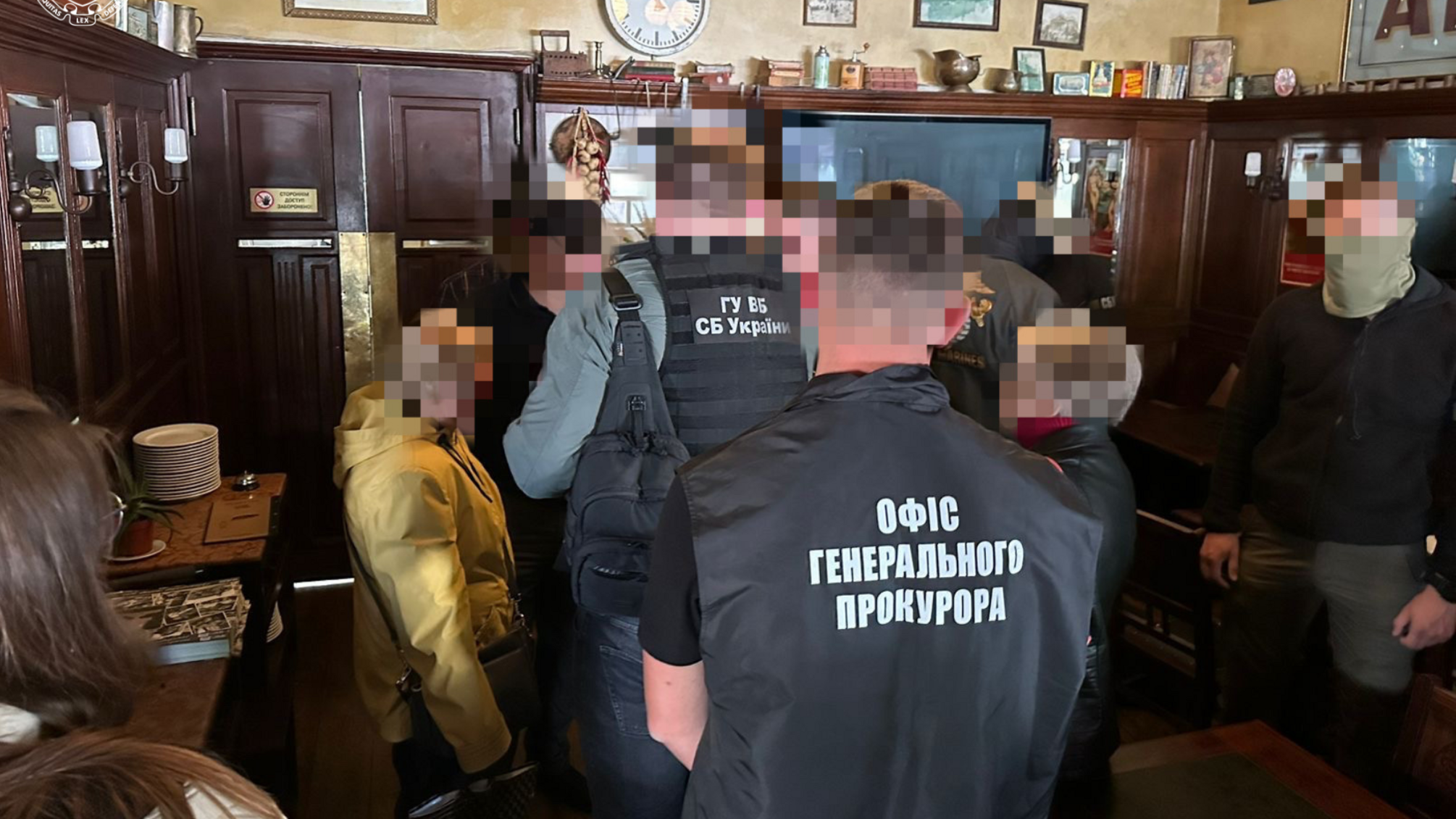 Мільйон доларів хабаря для співробітника СБУ: прокурори затримали групу осіб за підкуп високопосадовця