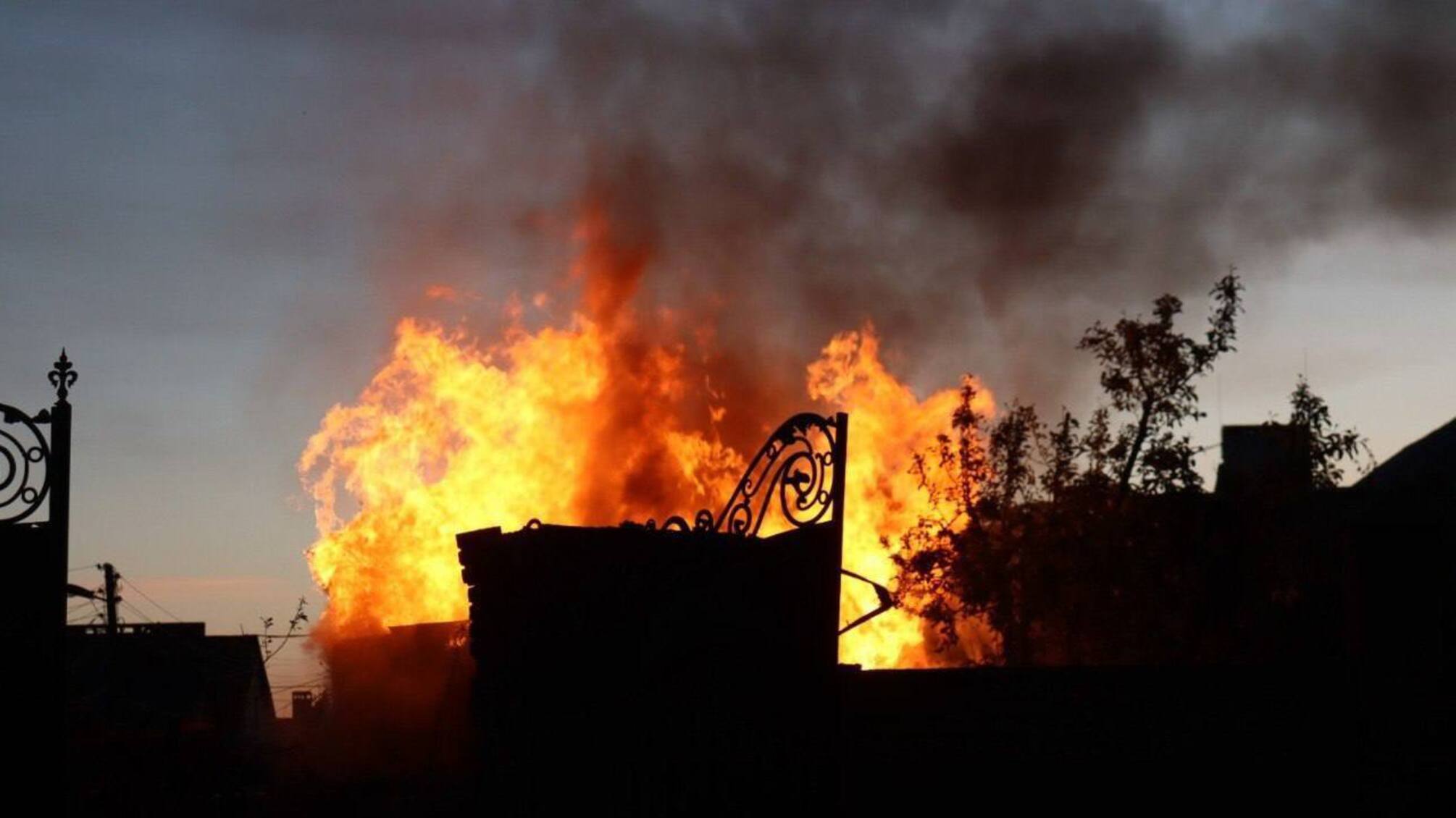 Харьков под обстрелом: двое пострадавших, пожар и разрушение от российских снарядов