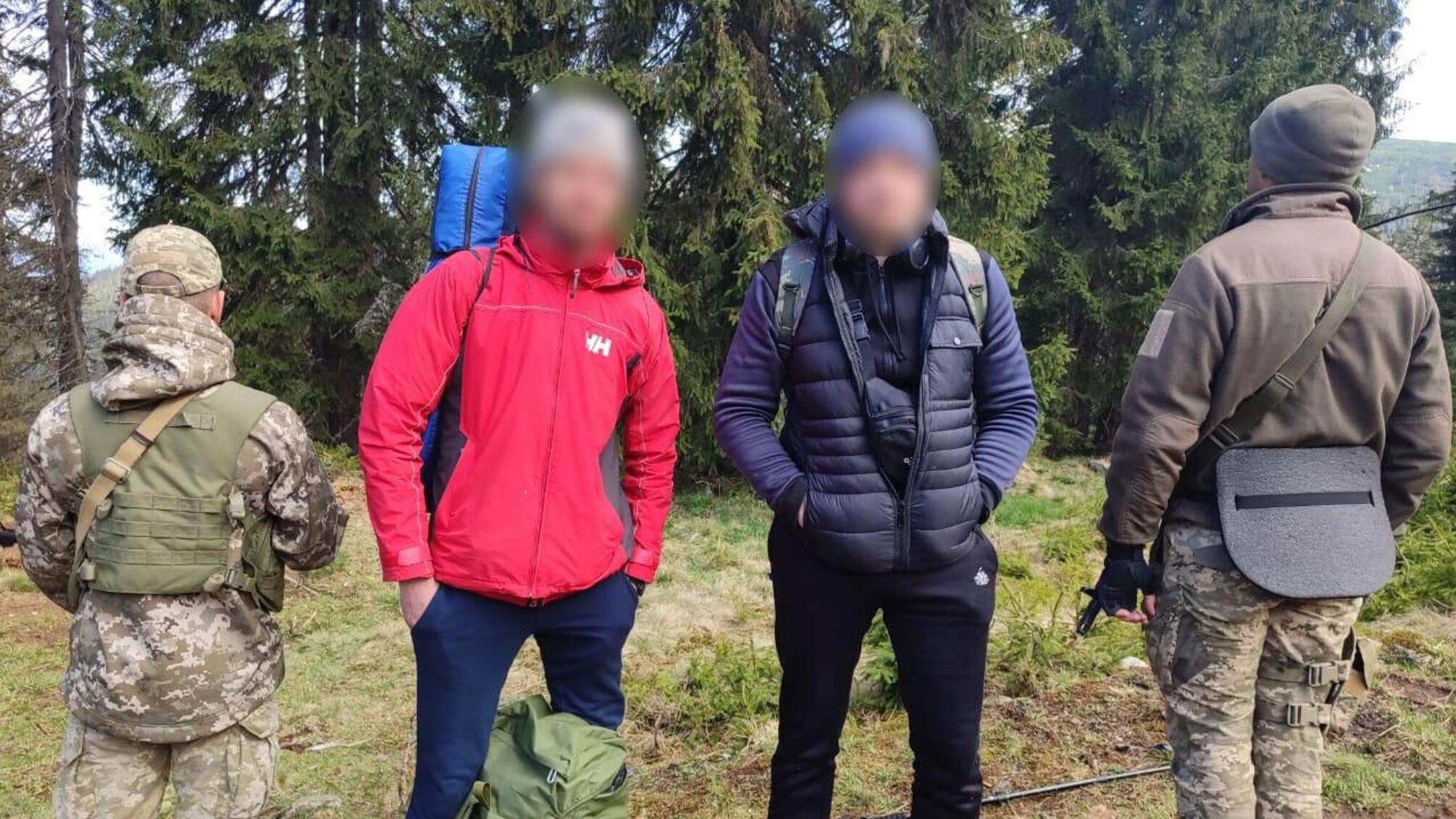 Шестерых 'альпинистов-уклончантов' сняли с гор пограничники в Закарпатье