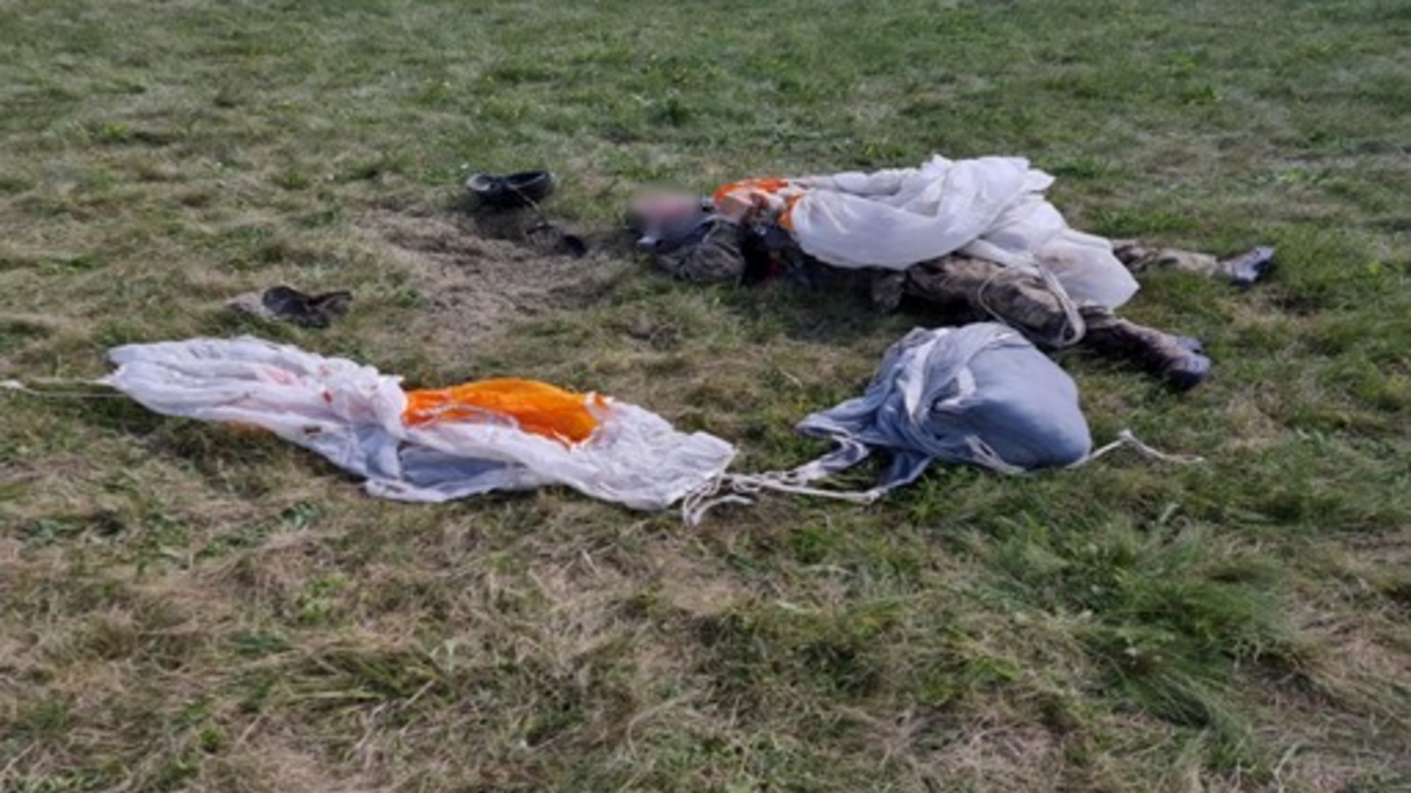 Трагедия на аэродроме в Одессе: во время тренировочных скачков с парашюта погиб 19-летний курсант