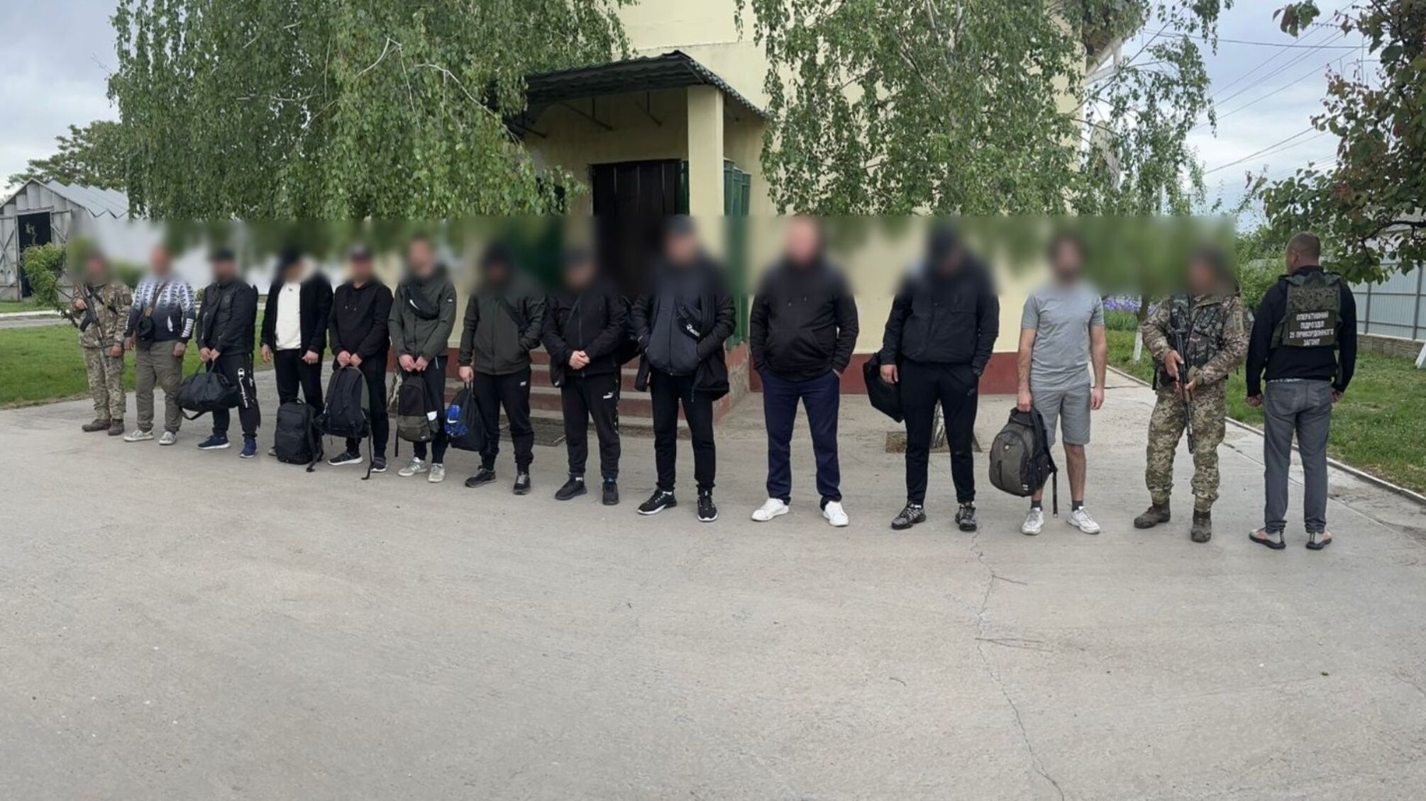 Задержана 'футбольная команда': 11 мужчин пытались незаконно пересечь границу