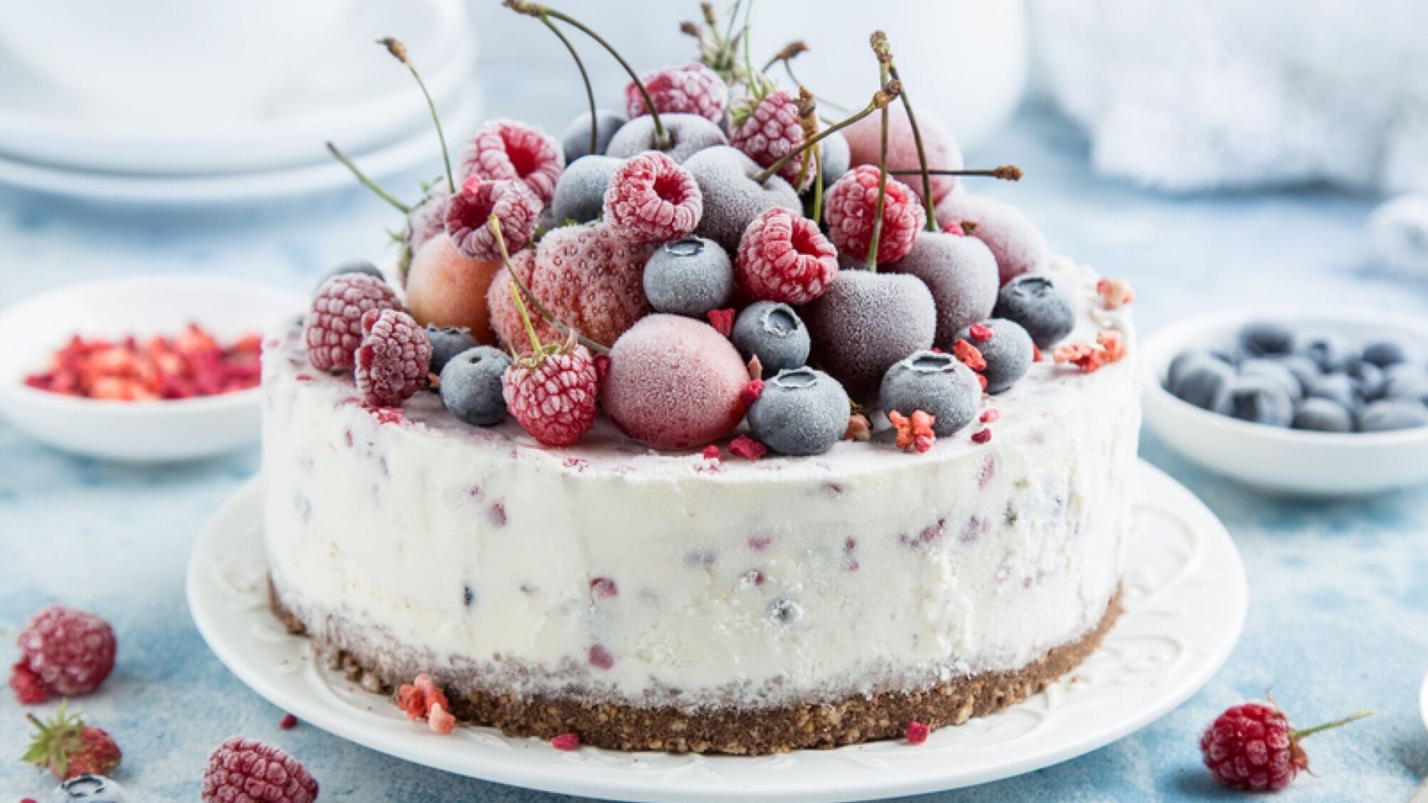 Нежный малиновый торт-мороженое: идеальный десерт для лета