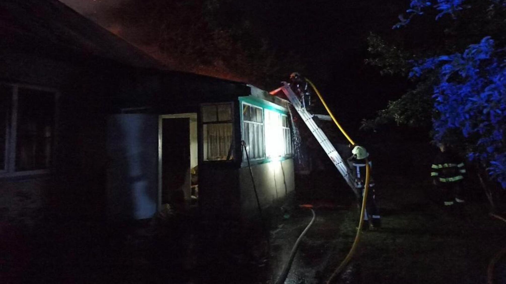 Три человека погибли в пожаре в частном доме на Киевщине