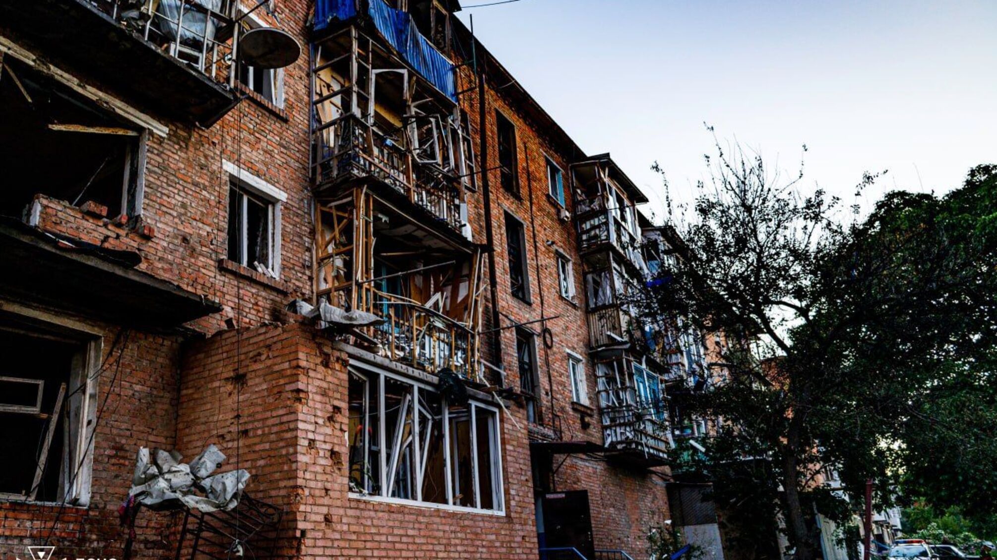 Оккупанты массированно атаковали Украину ракетами и дронами: в Винницкой области попали в жилой дом