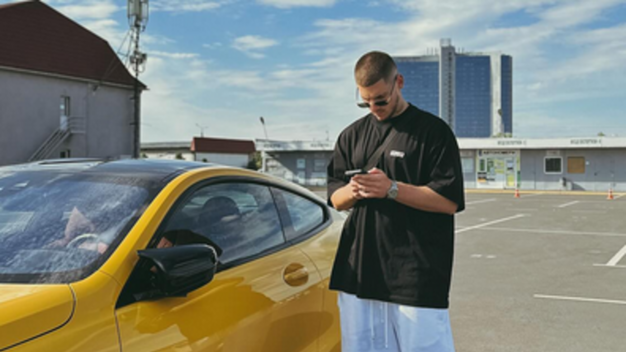 Олександр Волошин пересів на нові 'колеса': блогер купив BMW M8