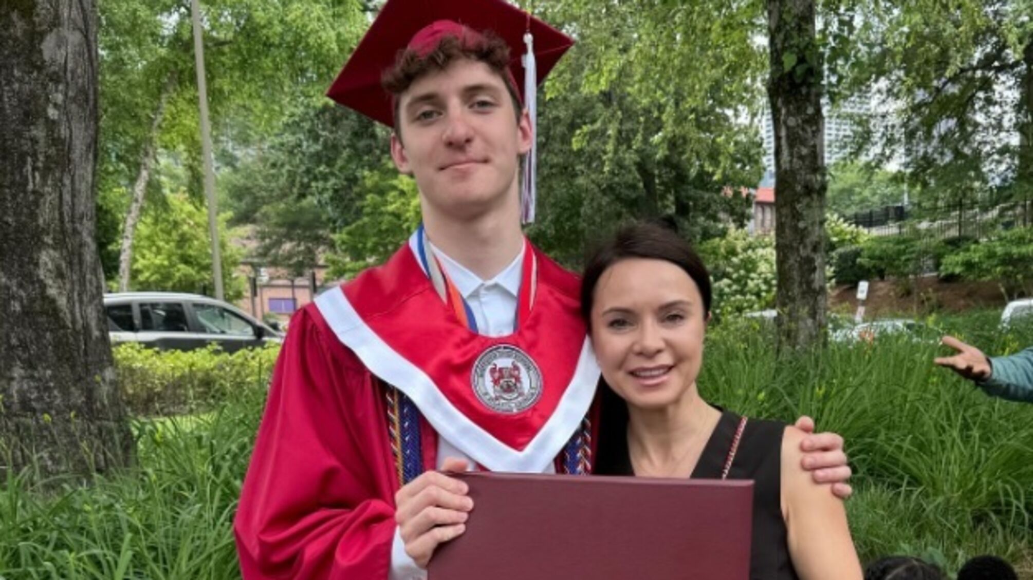 Лілія Подкопаєва показала останній дзвоник сина-випускника школи за кордоном