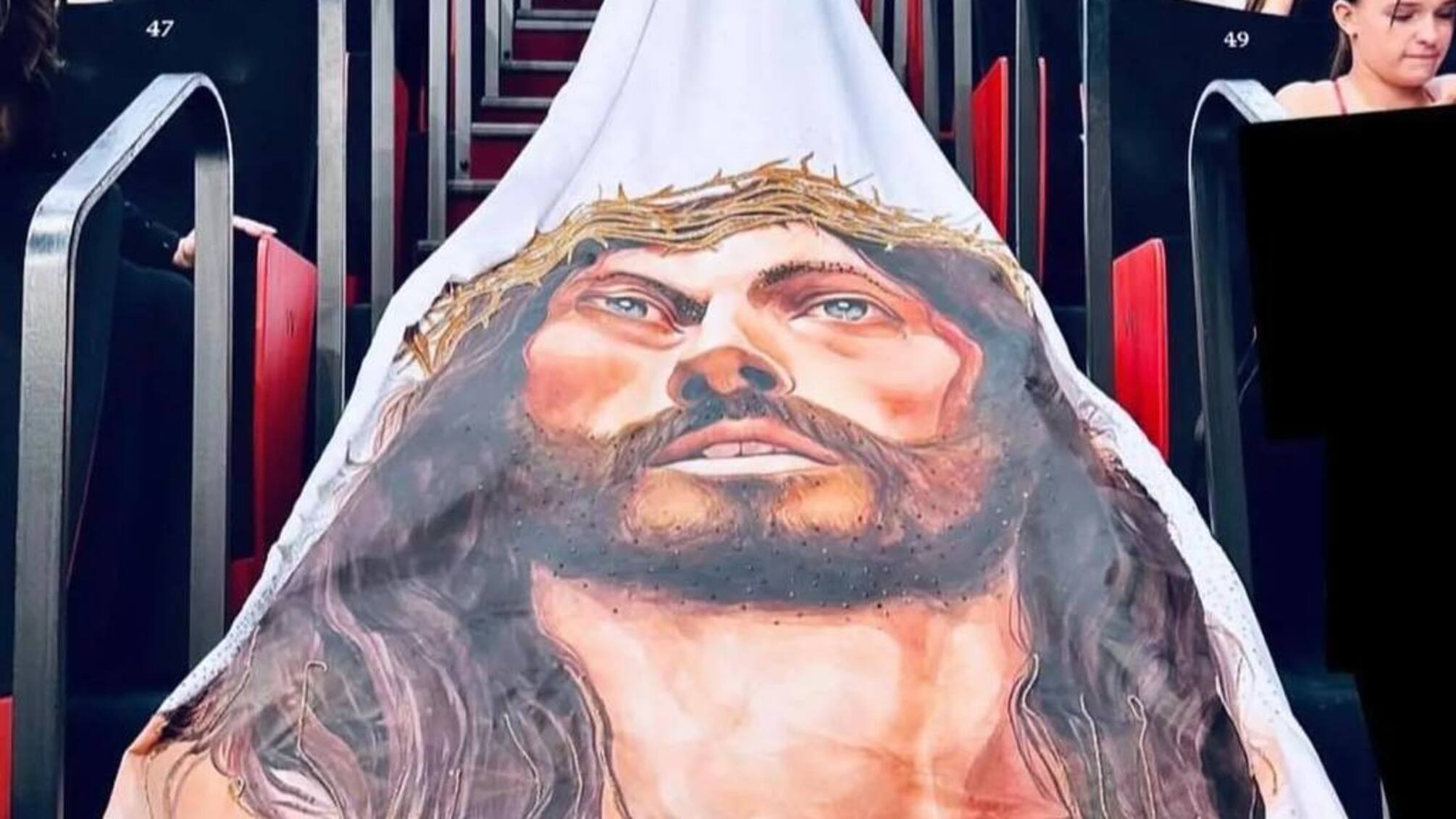 На червоній доріжці в Каннах спалахнув скандал через сукню з зображенням Ісуса Христа