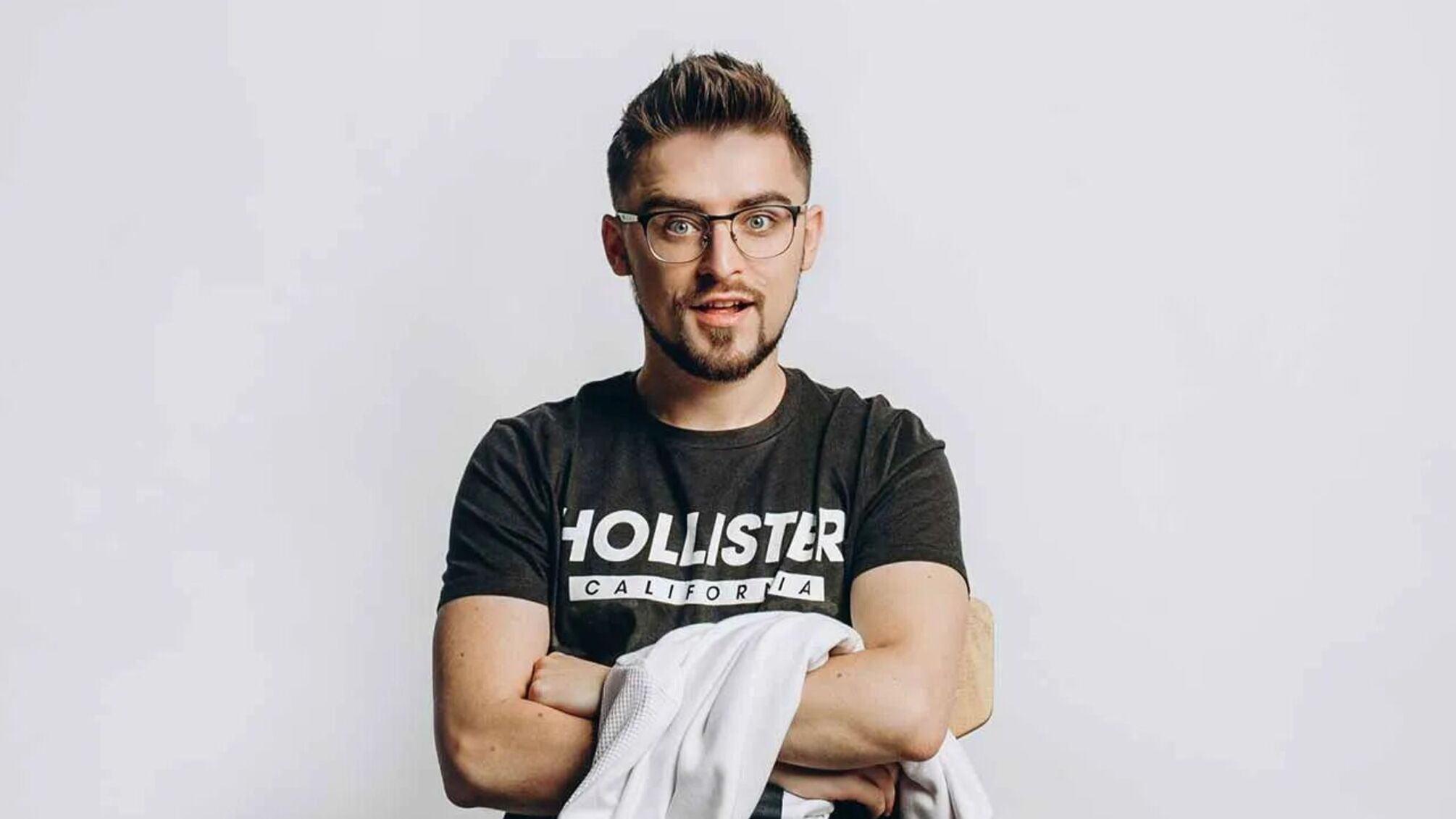 Героїчний вчинок: український співак в Іспанії врятував життя потопаючому