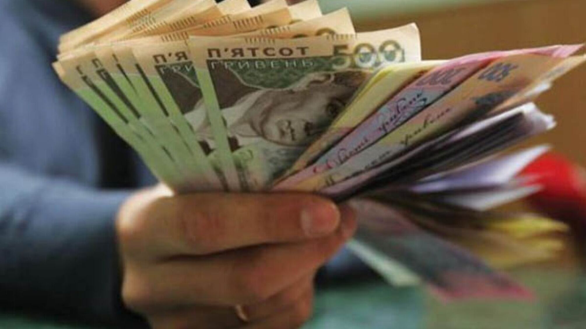 Прокуратура Вінницької області домоглася штрафу для чиновника, що понавиписував премій дружині