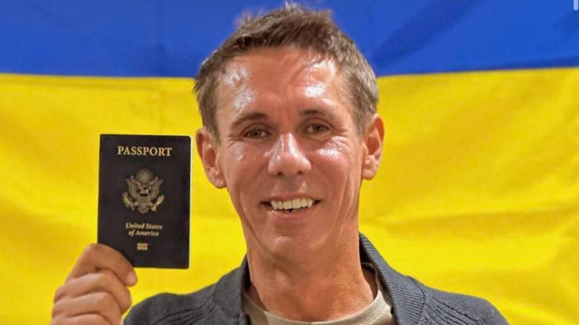 Панин на фоне украинского флага