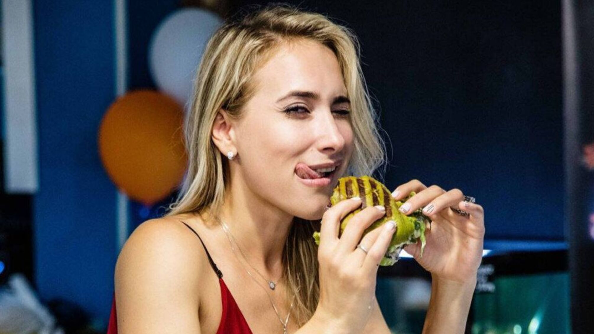 Фастфуд-блогеры США поделились лайфаком, как увеличить порции еды в ресторанах