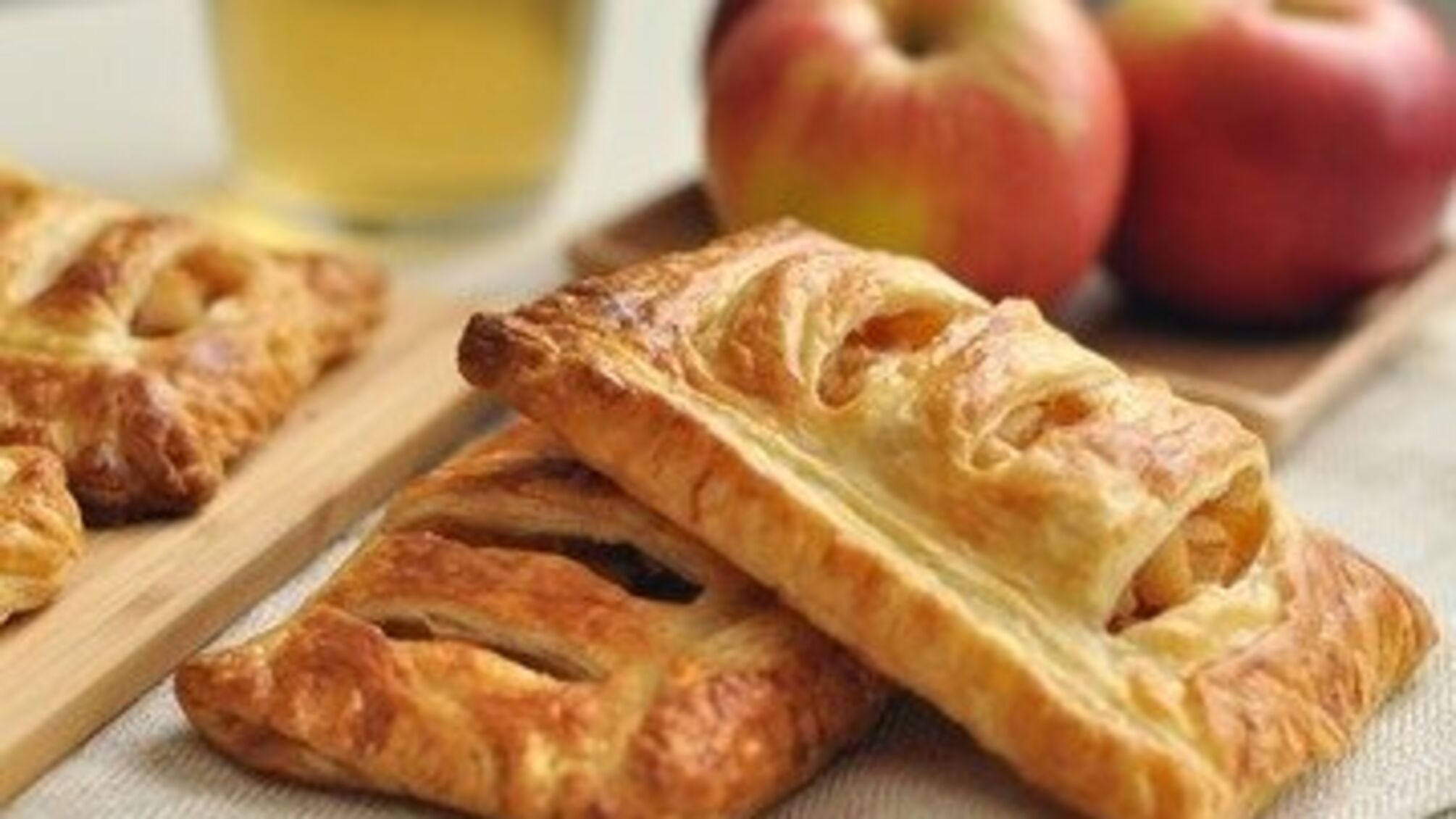Рецепт нежных слоек с яблоком от СК Лайф