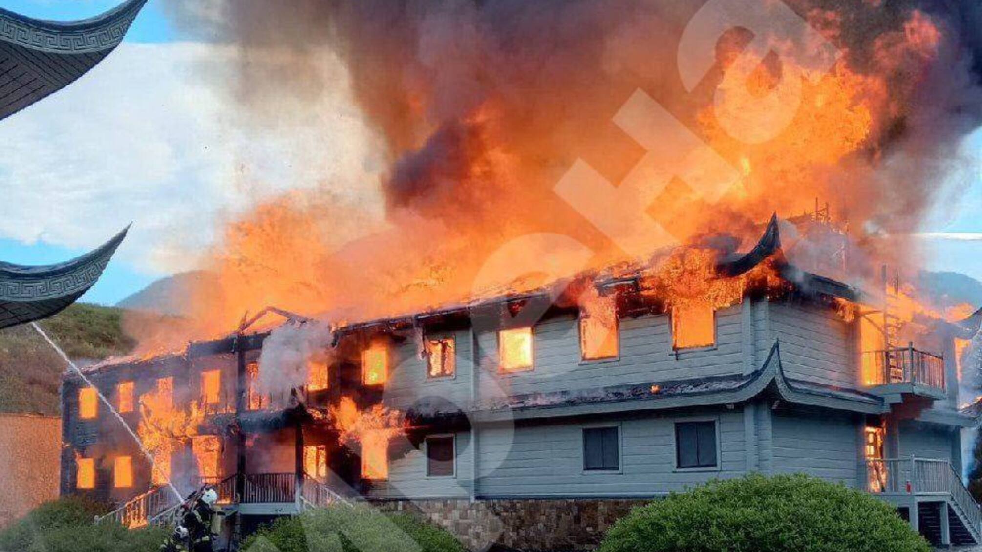 Пожар в двухэтажном доме