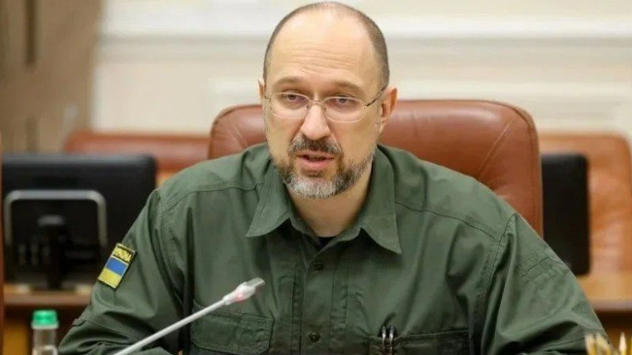 Зарплата премьер-министром Денисом Шмыгалем составила 77 404 грн.