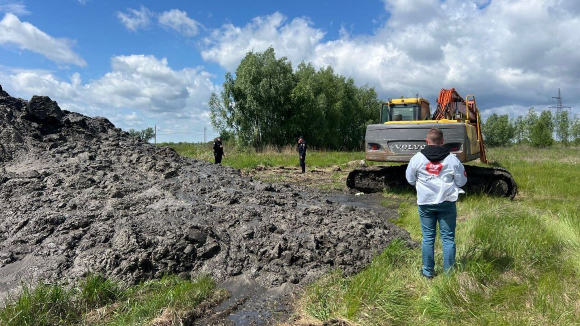 Намывают песок в 'изумрудной сети': журналисты обнаружили, вероятно, незаконную точку добычи под Киевом