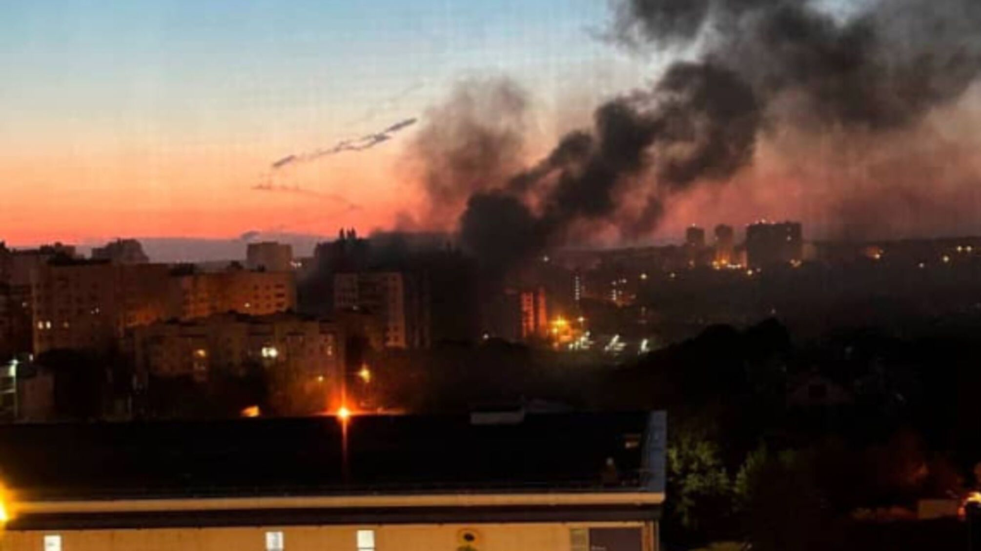 Неизвестные беспилотники атаковали нефтебазу в Краснодарском крае и Белгороде (фото, видео)