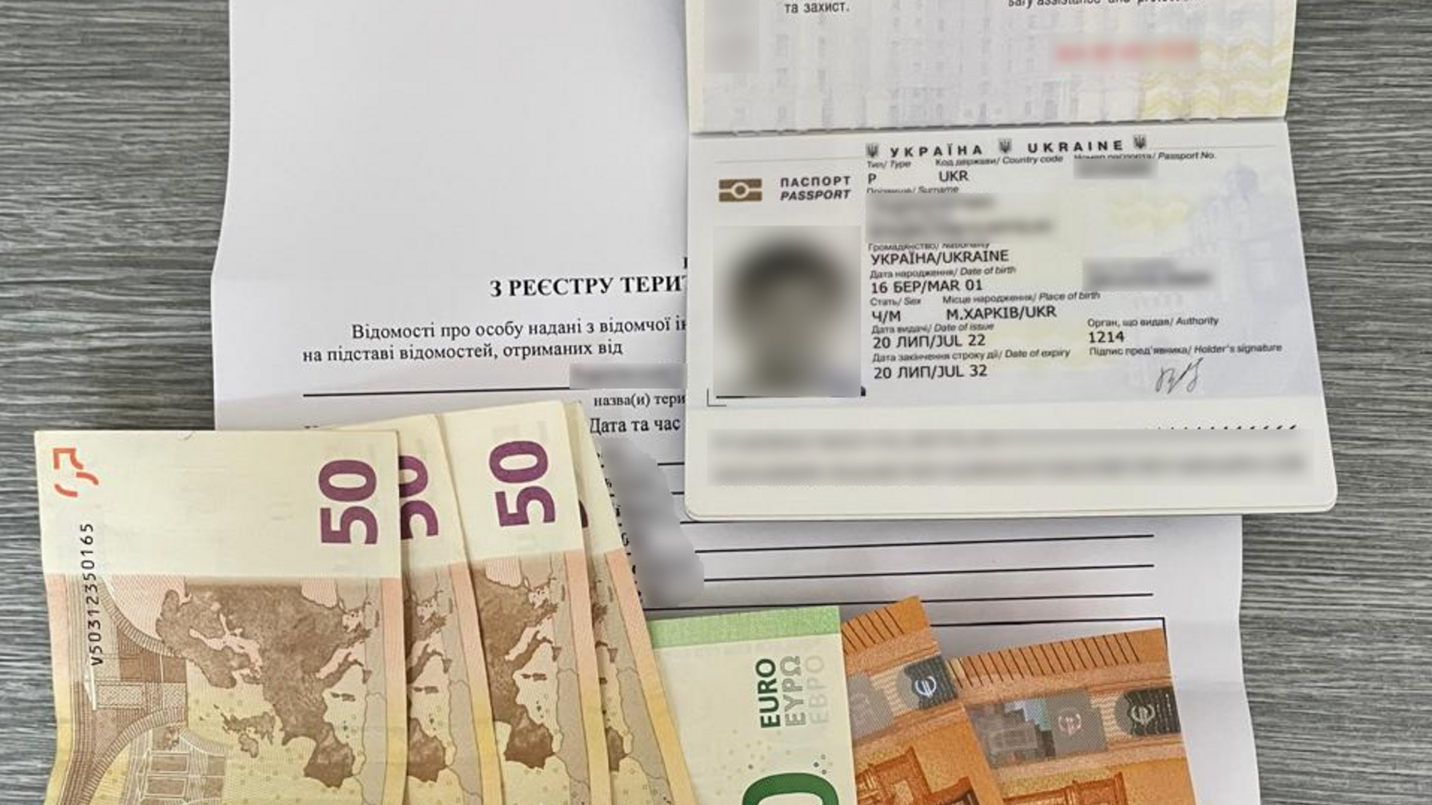 Подвійне фіаско: киянин, який хотів виїхати до Румунії завдяки підробленим документам, намагався дати хабар прикордонникам