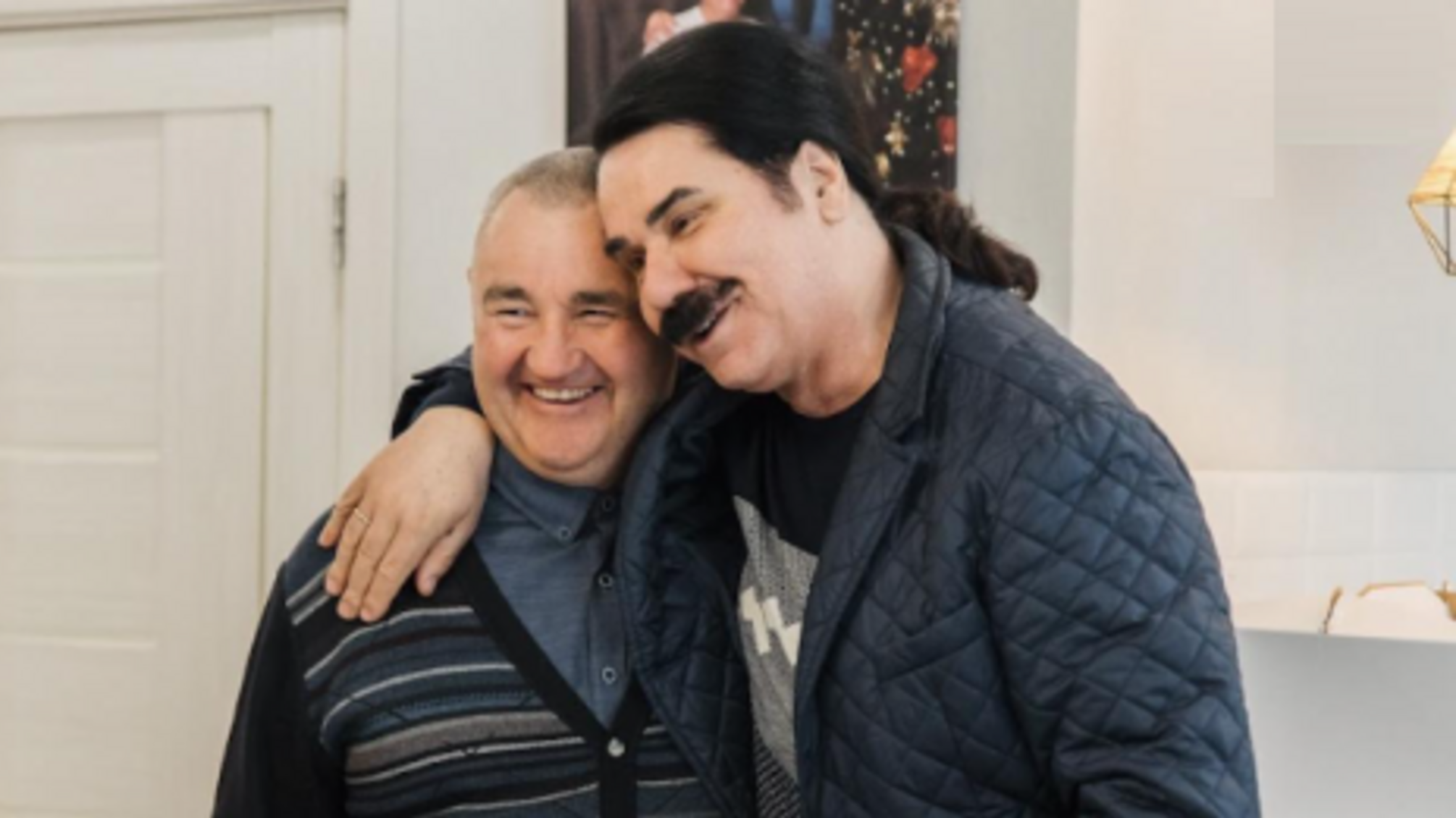 Павло Зібров завітав на новосілля до оборонця Маріуполя Петра Хижняка