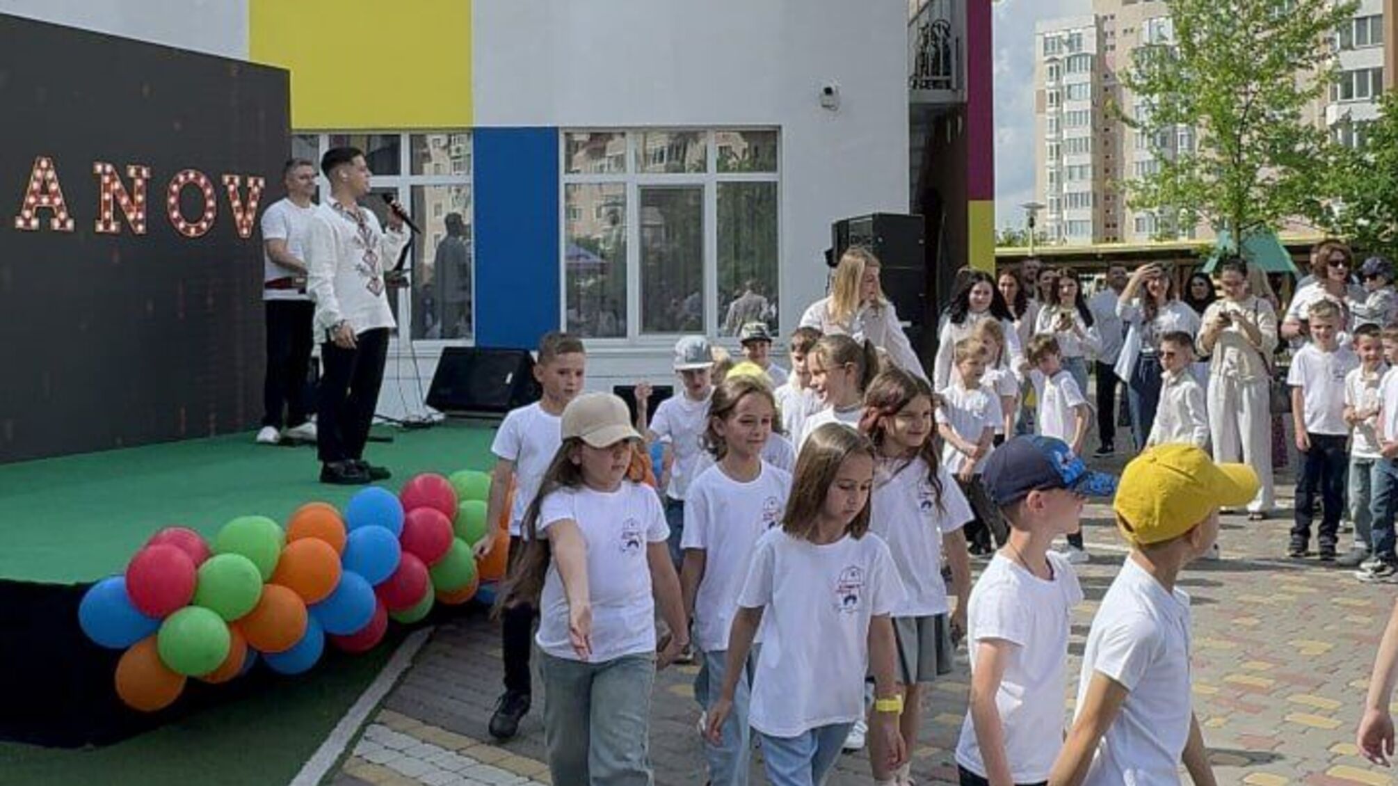 У День Захисту дітей VOLKANOV зустрівся зі школярами 
