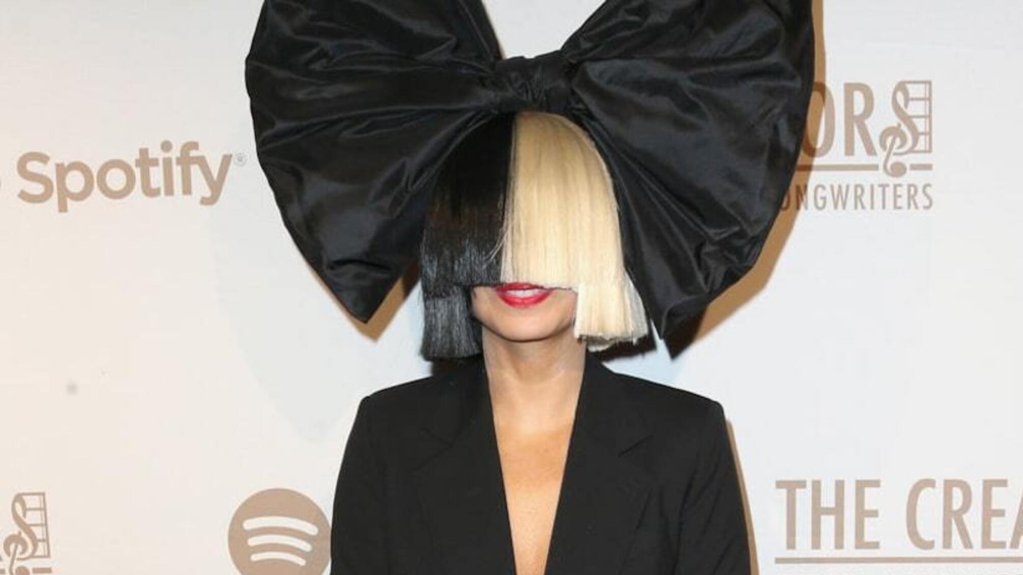 48-річна співачка Sia вперше стала мамою (фото)