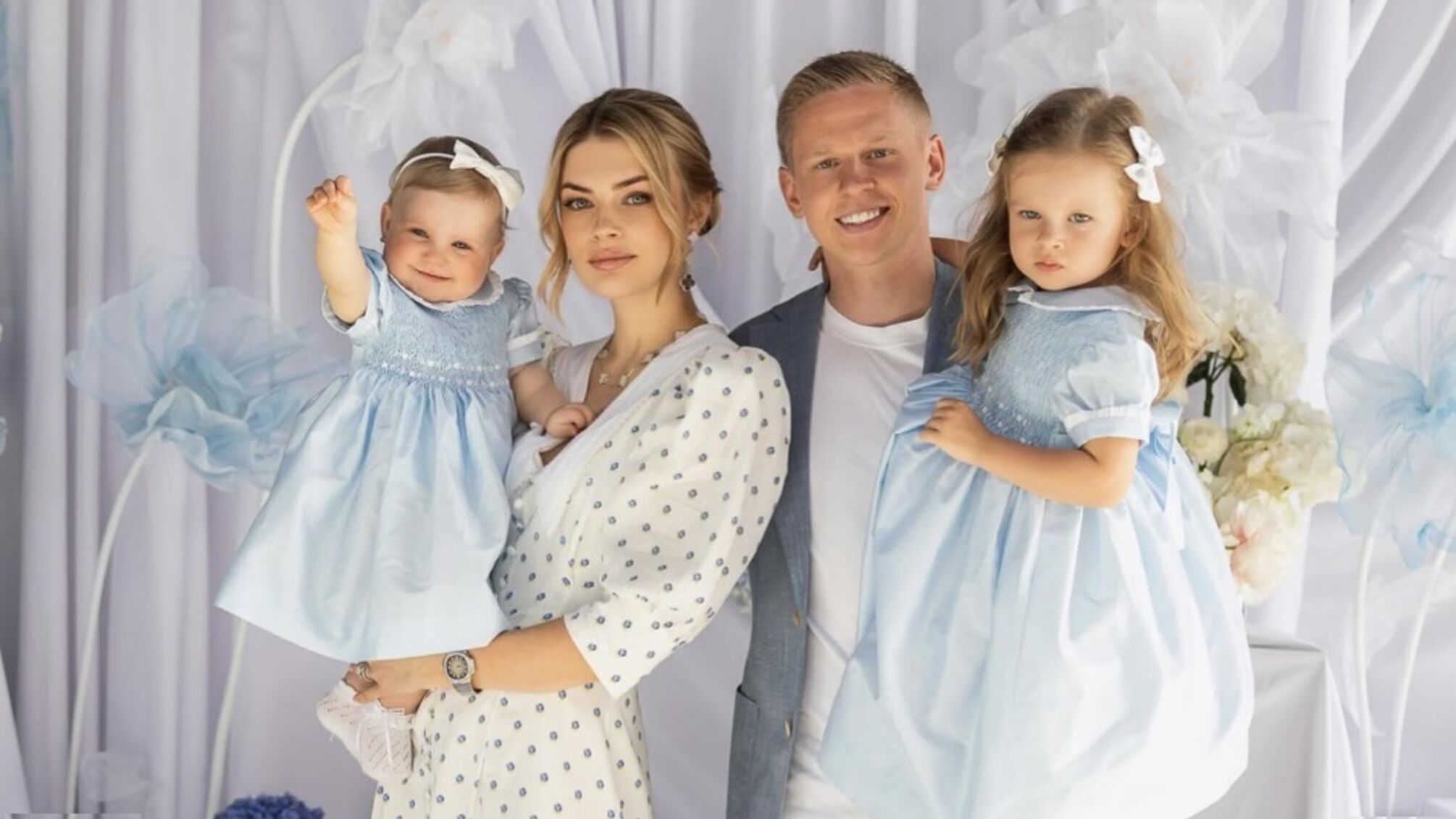 Родина футболіста Олександра Зінченка показала фото з хрещення молодшої доньки Леї