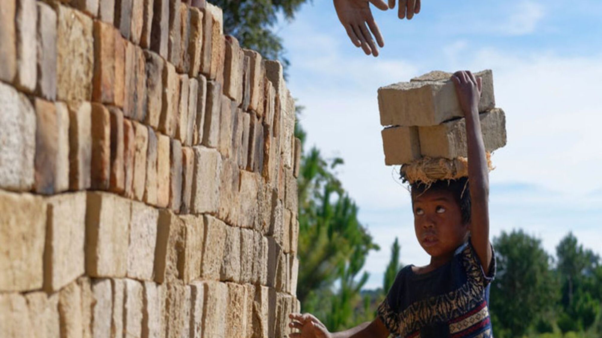 Как Украина присоединяется ко Всемирному дню борьбы с детским трудом