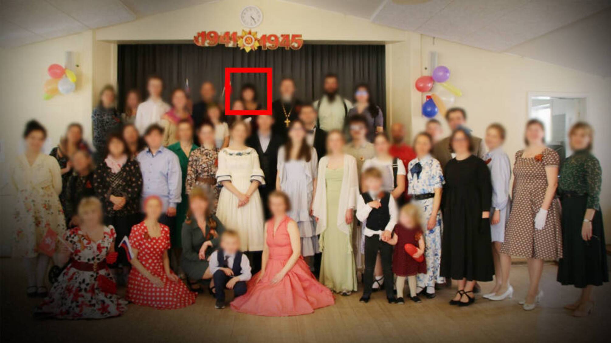 Дитяче свято в костюмах та сукнях