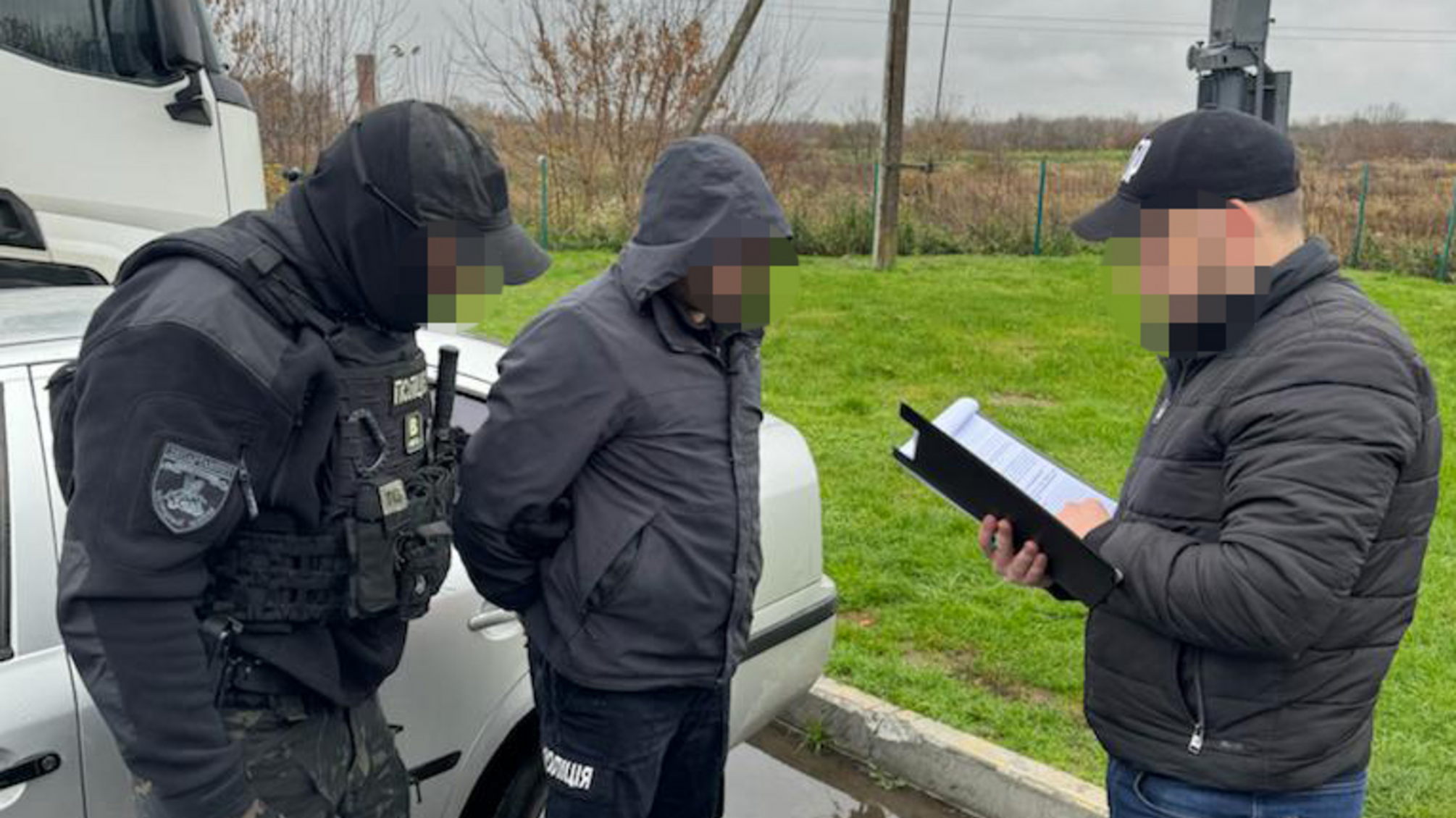 Волынские правоохранители организовали незаконный выезд ухилянцев