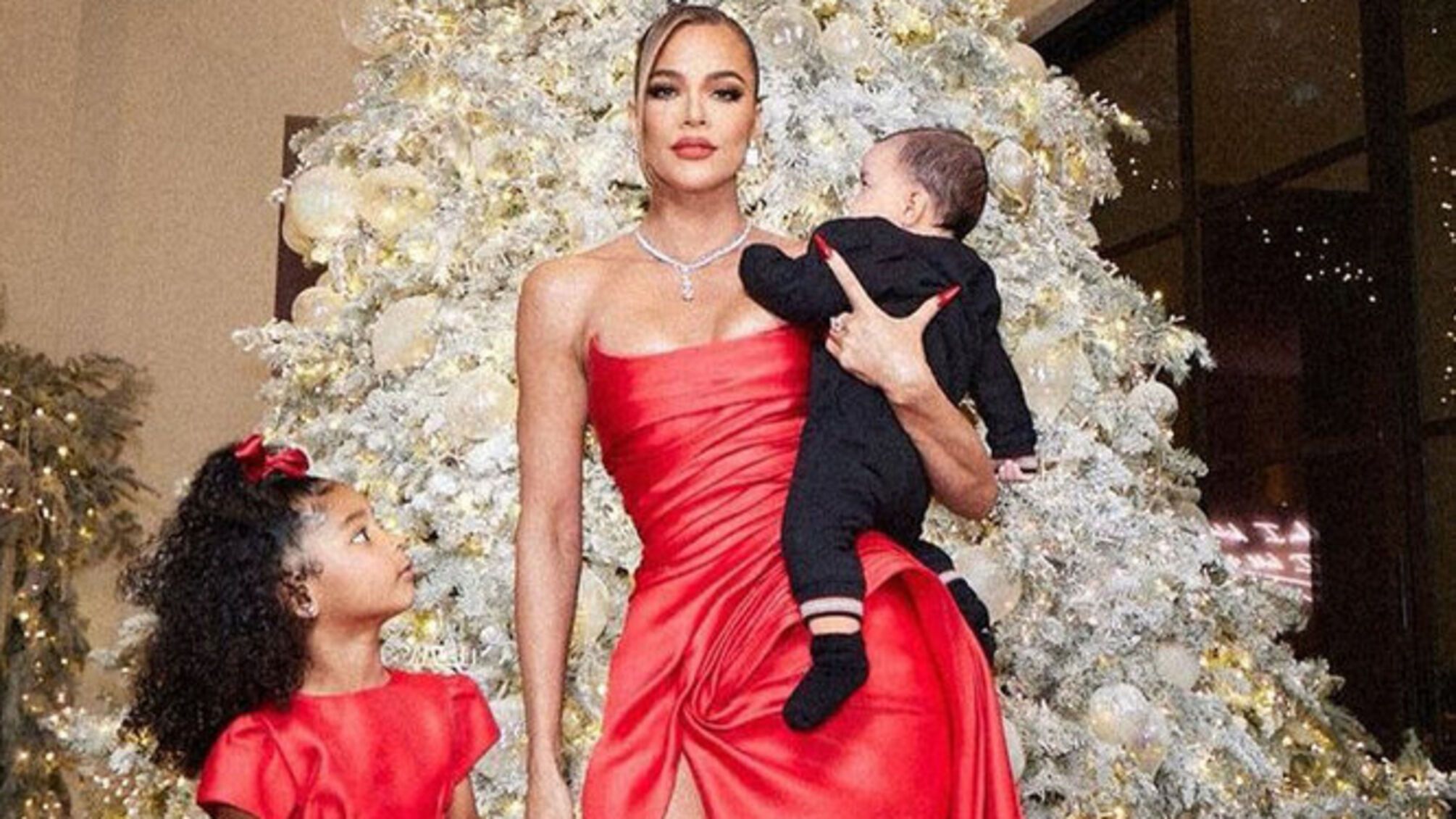 Хлої Кардашʼян зізналася, що виснажена через догляд за своїми дітьми