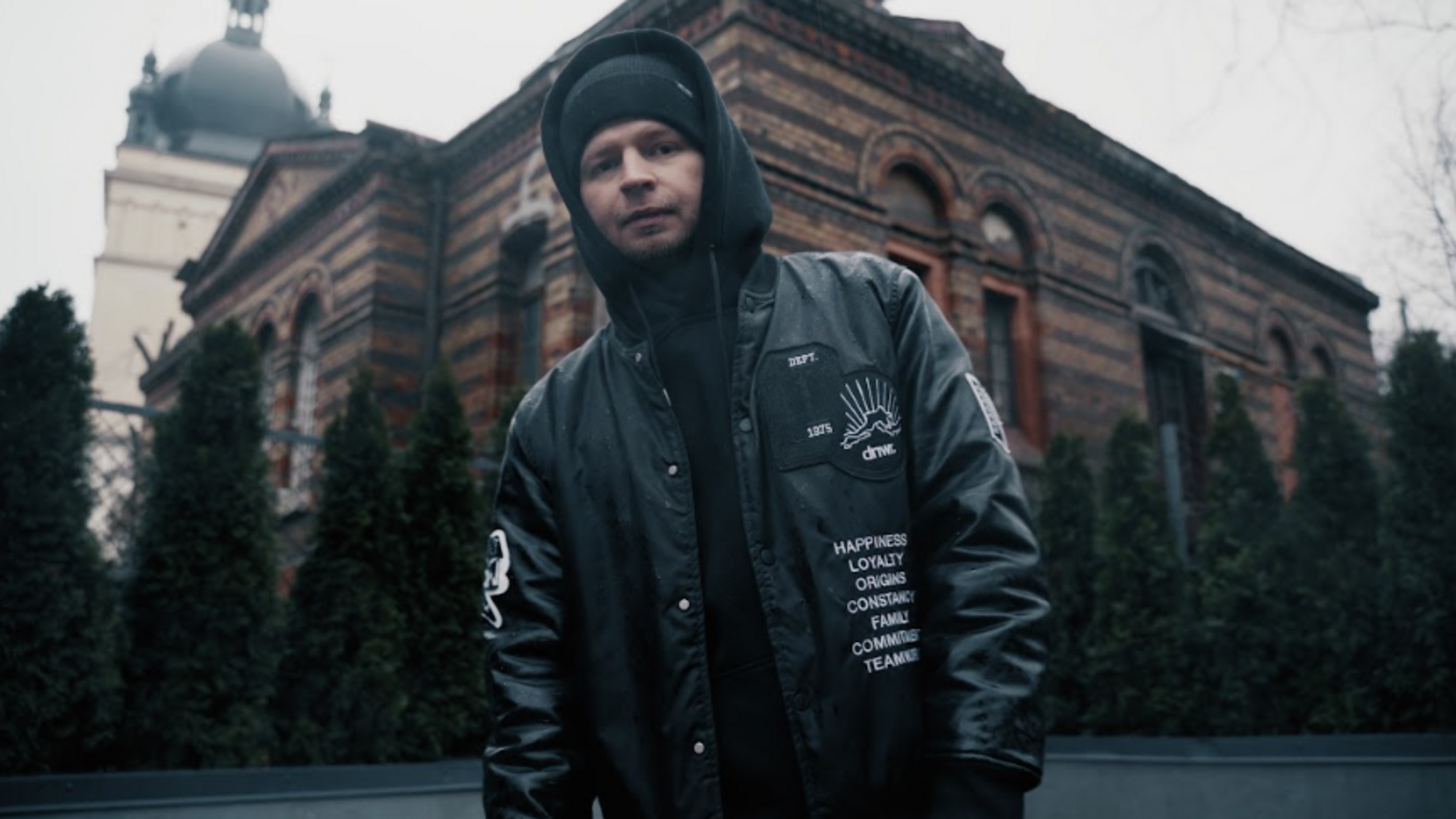 Учасник тріо 'BOTASHE' Білий Бо випустив кліп на нову пісню 'Отрута'