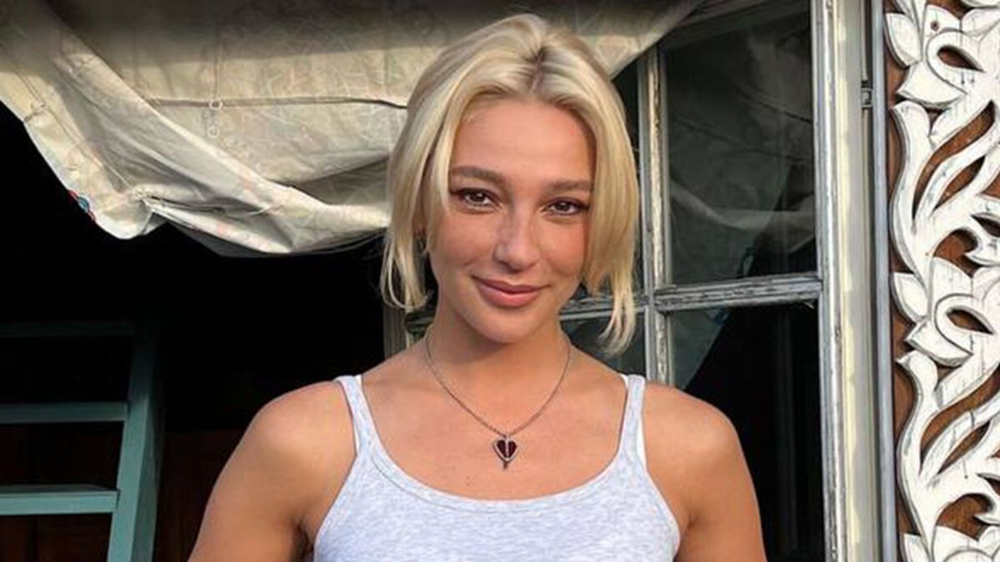 Путинистке Насте Ивлеевой заблокировали счета