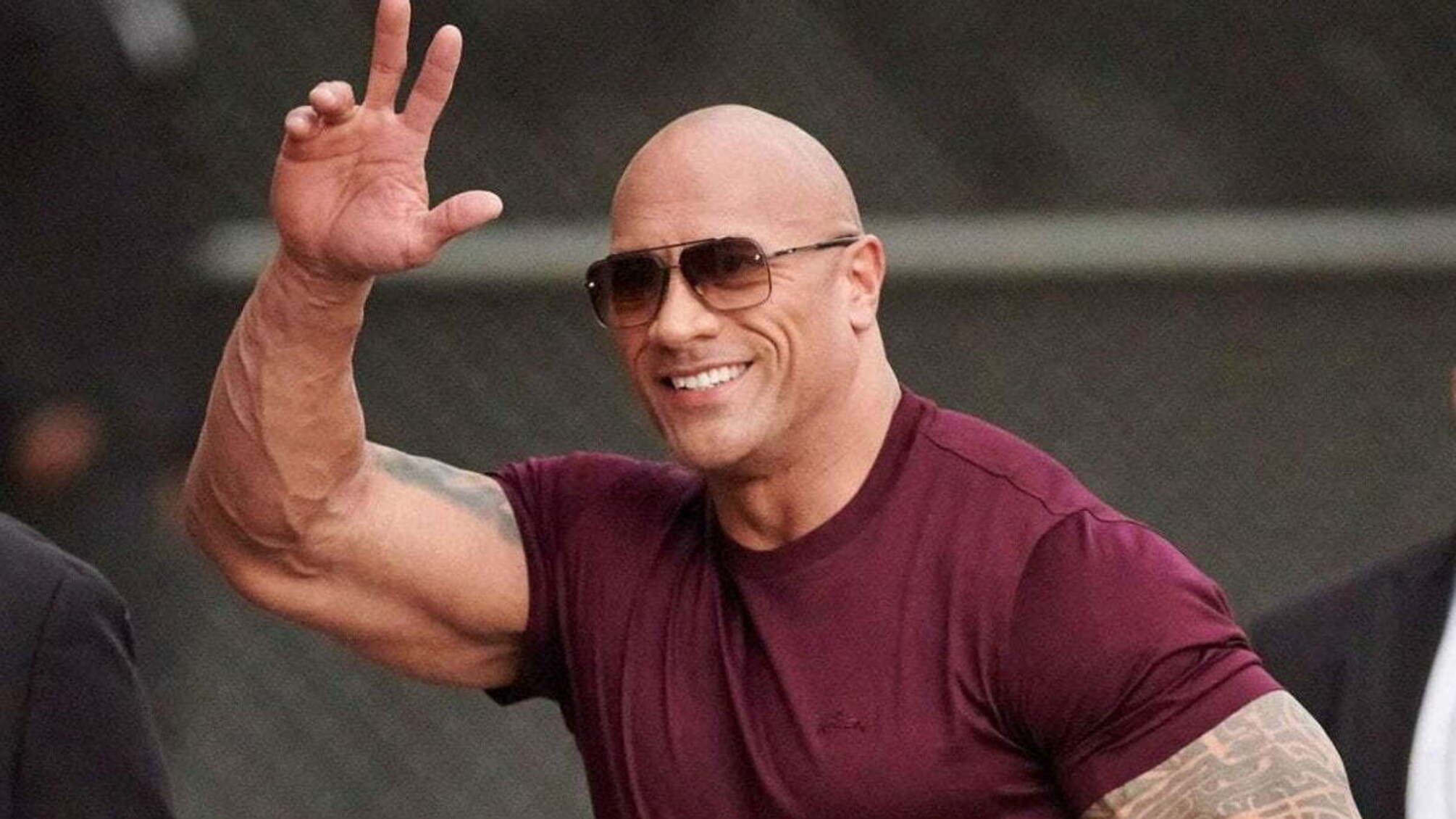 Двейн Джонсон розповів про серйозну травму ліктя: Скеля йде на МРТ