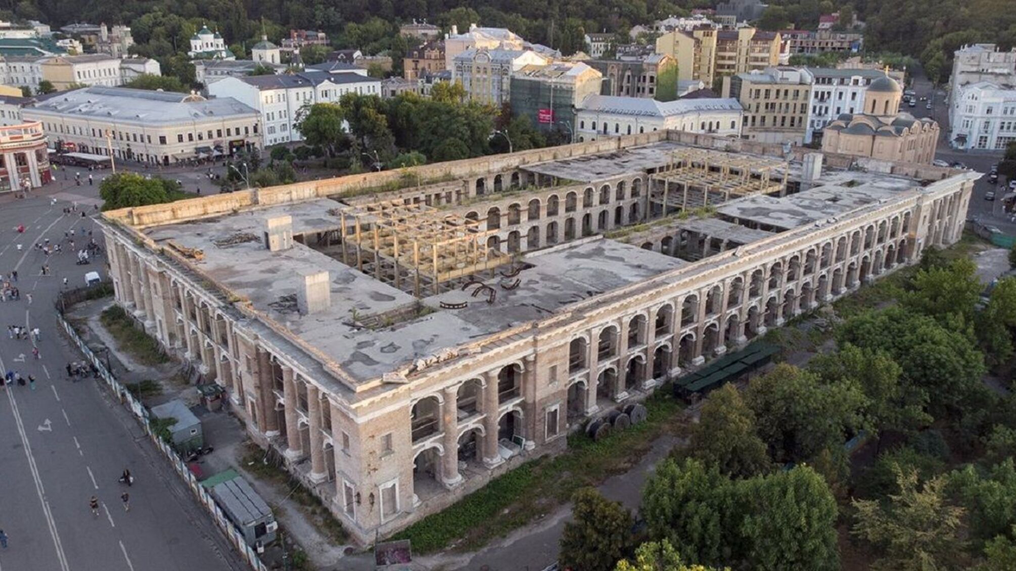 ТРЦ або музей: боротьба за майбутнє Гостинного двору в центрі Києва