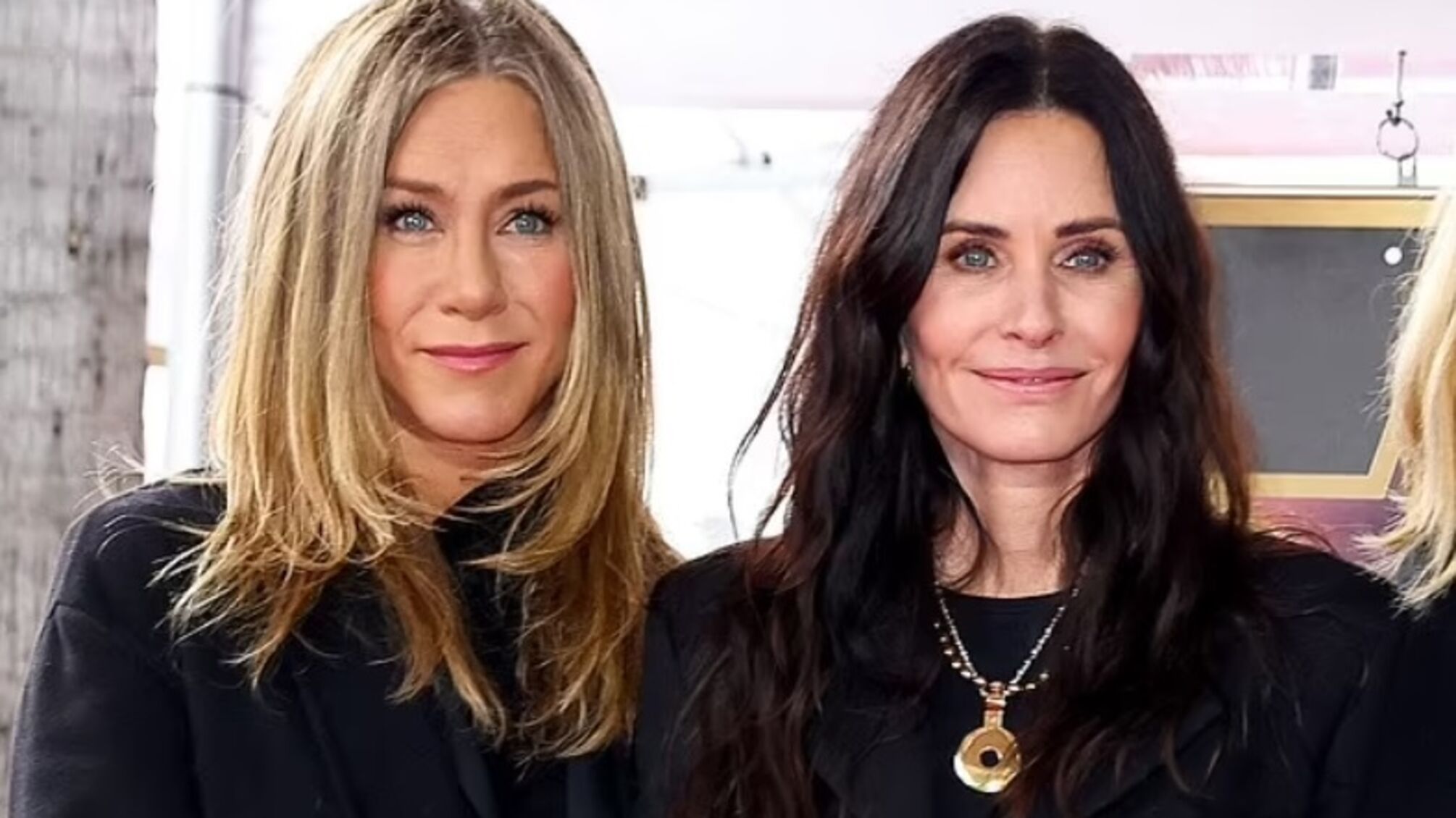 Дженніфер Еністон відзначила день народження Кортні Кокс емоційним постом у Instagram