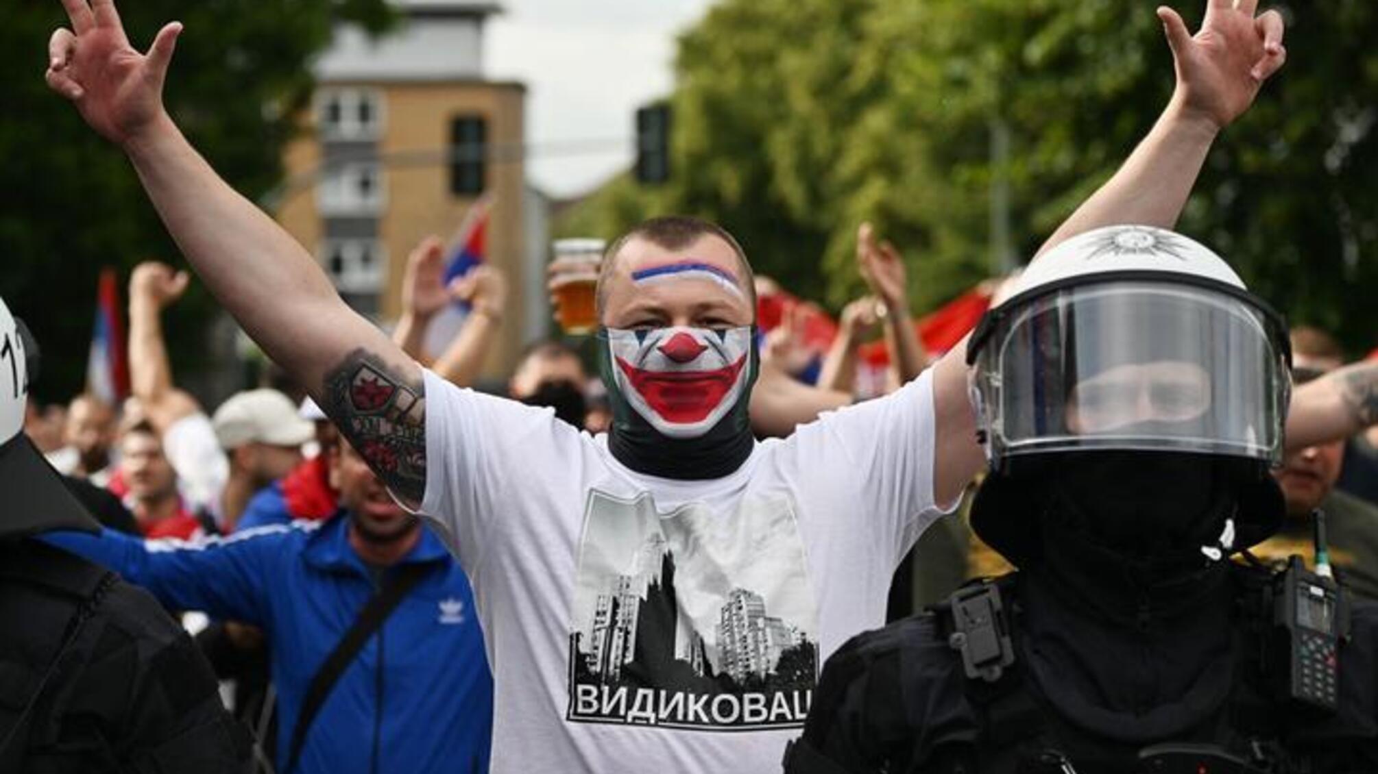 Сутички вболівальників перед матчем Сербія-Англія: постраждали англієць та поліцейський