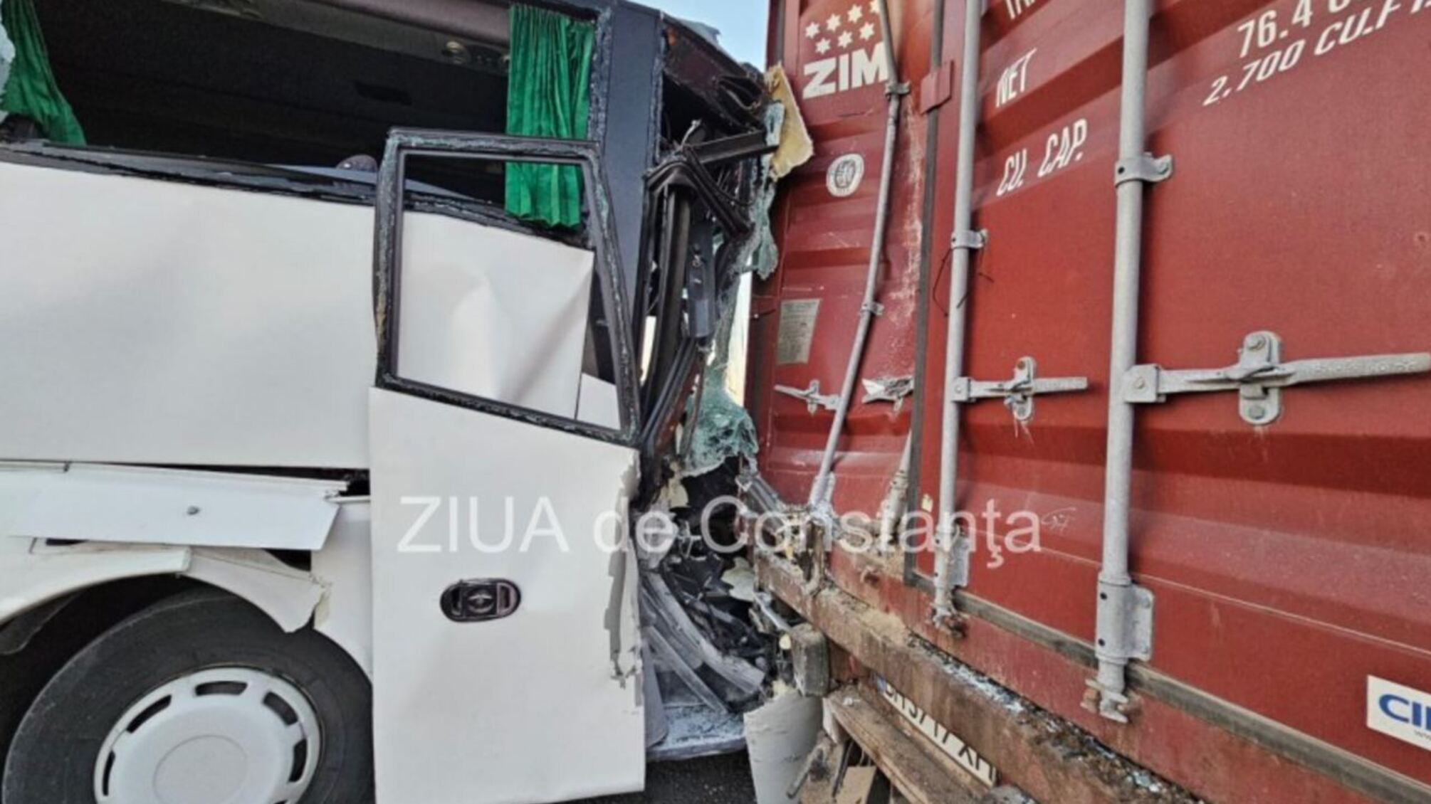 В Румынии автобус с 57 украинцами столкнулся с грузовиком: 15 человек пострадали