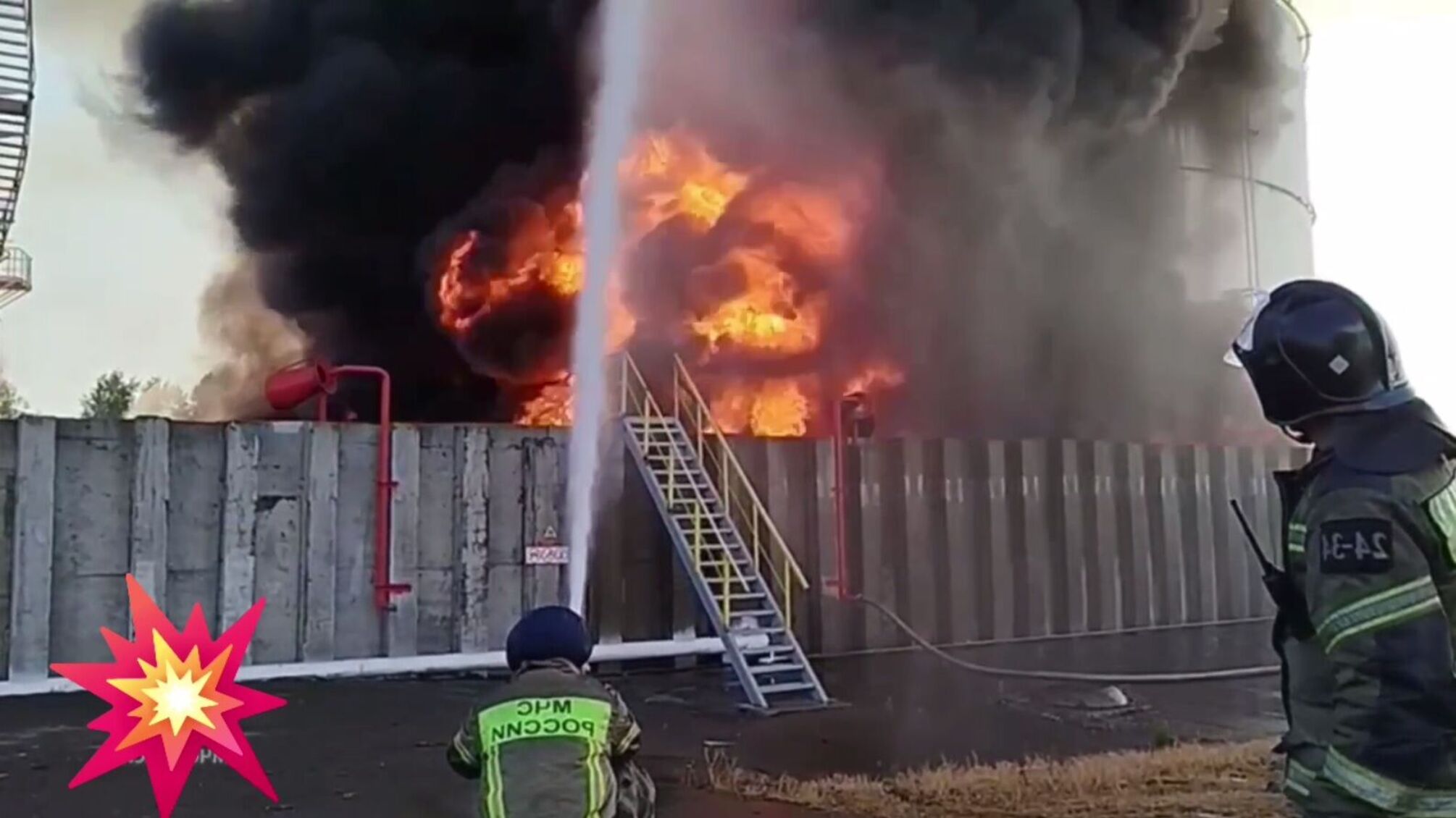 Масштабна пожежа в Азові: горять резервуари з нафтопродуктами