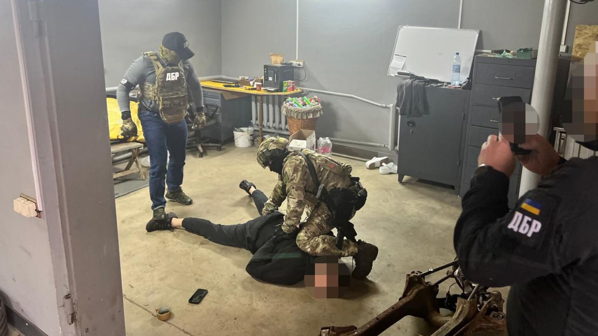 Вінницький скандал: син посадовця вимагав гроші за 'зроблення' документів для виїзду за кордон