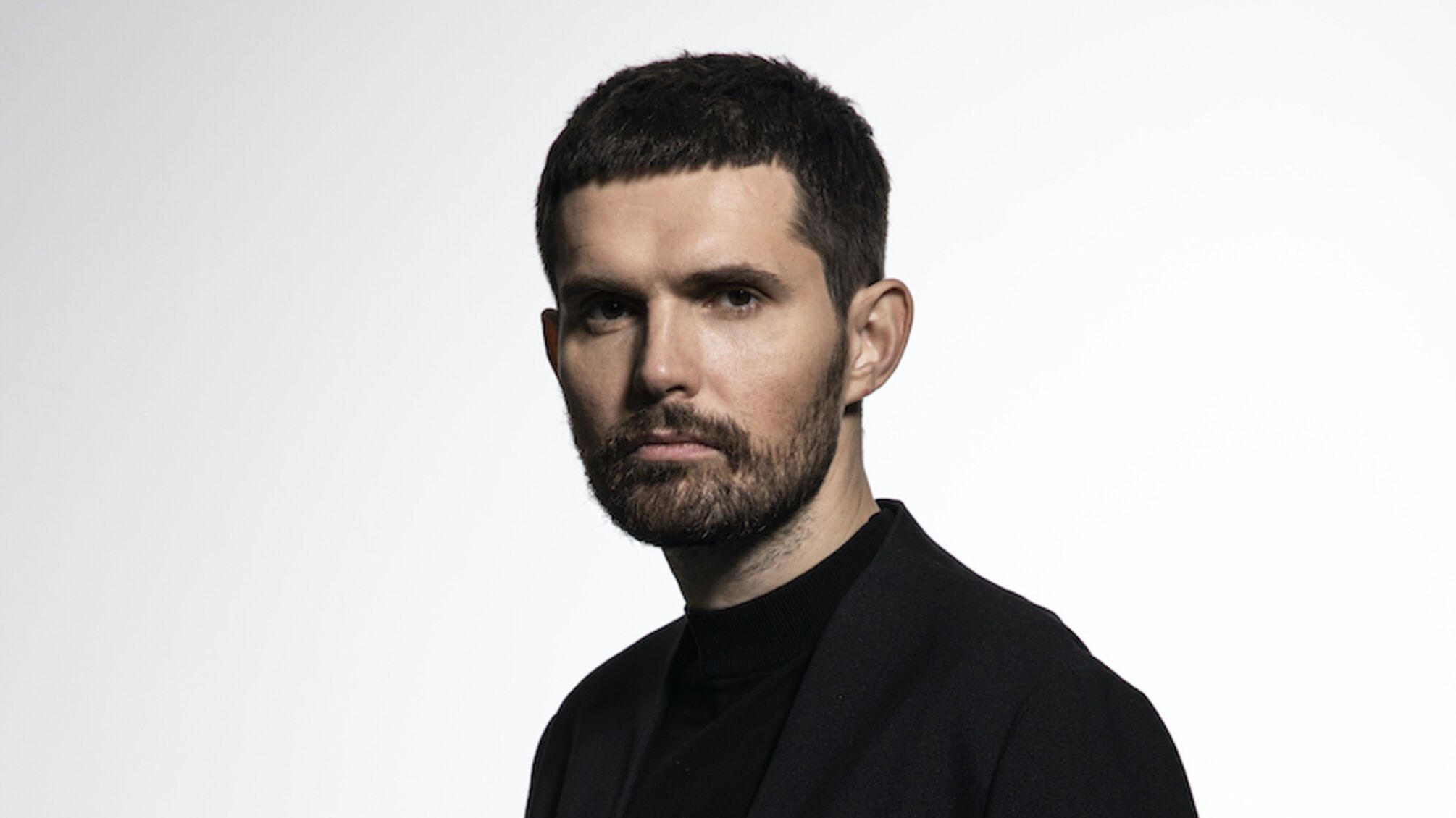 Российский певец Noize MC поддержал 'Азов' в символической футболке и спел по-украински