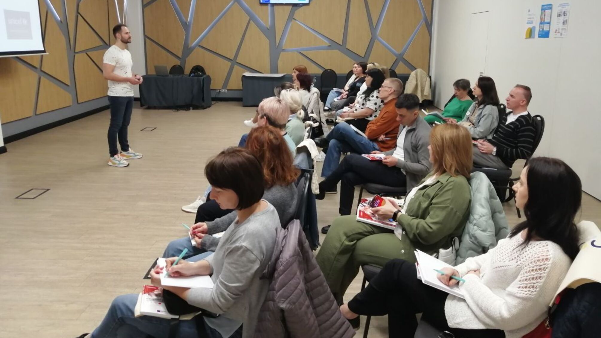 Украина и UNICEF объединяют усилия для психосоциальной поддержки более 30 000 учащихся